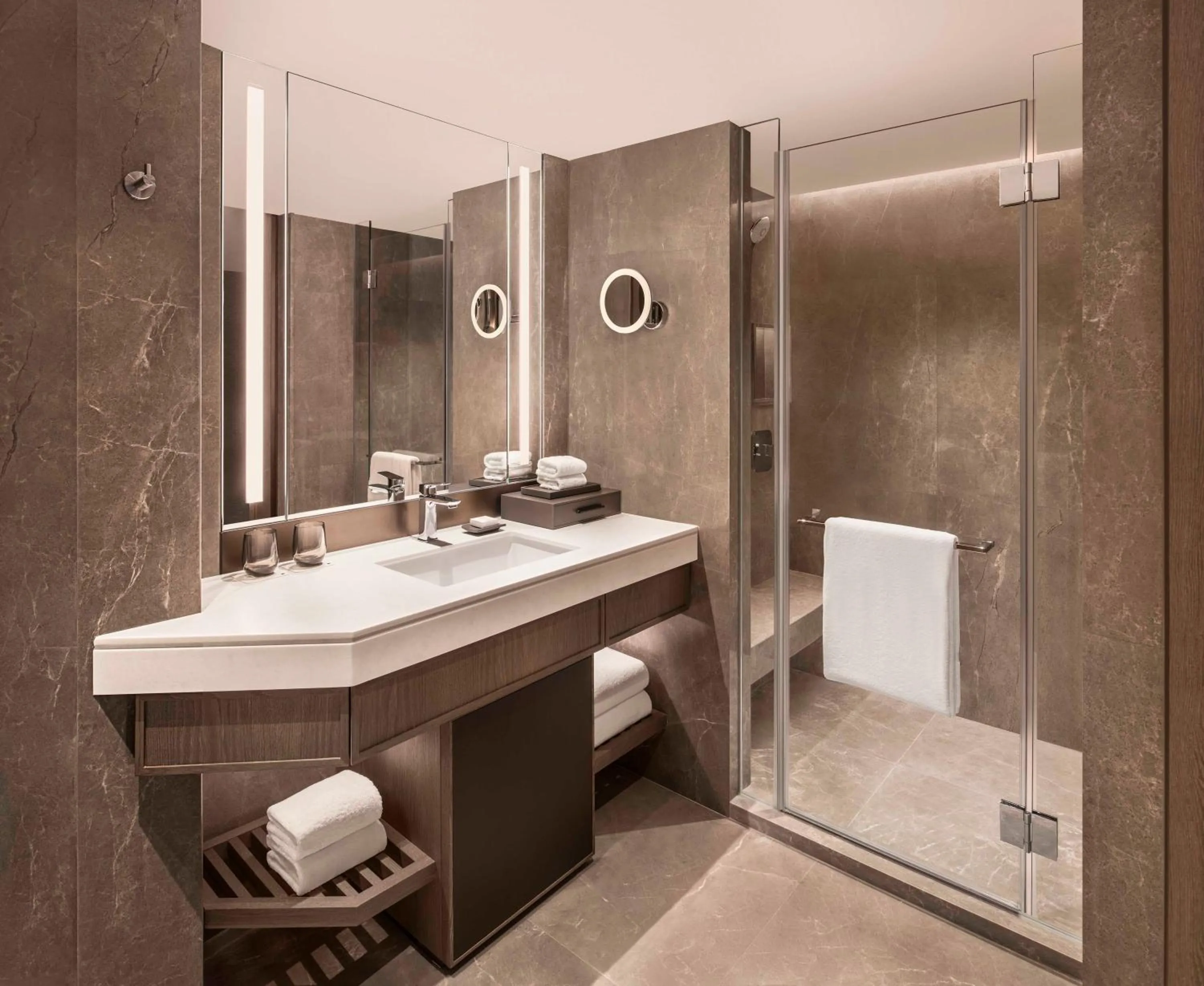 Shower in JW Marriott Hotel Hong Kong