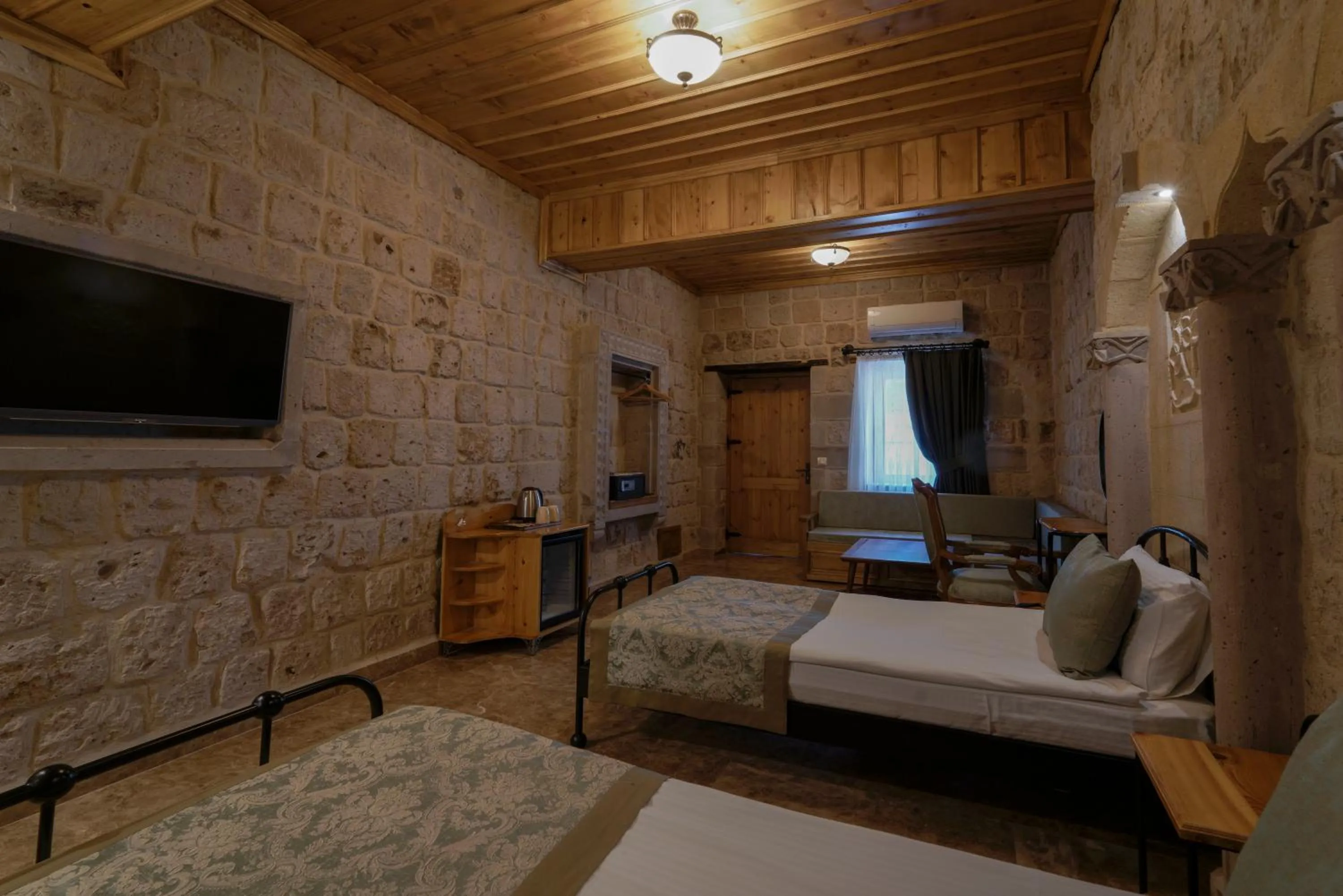 TV and multimedia, Bed in Cratus Stone Palace