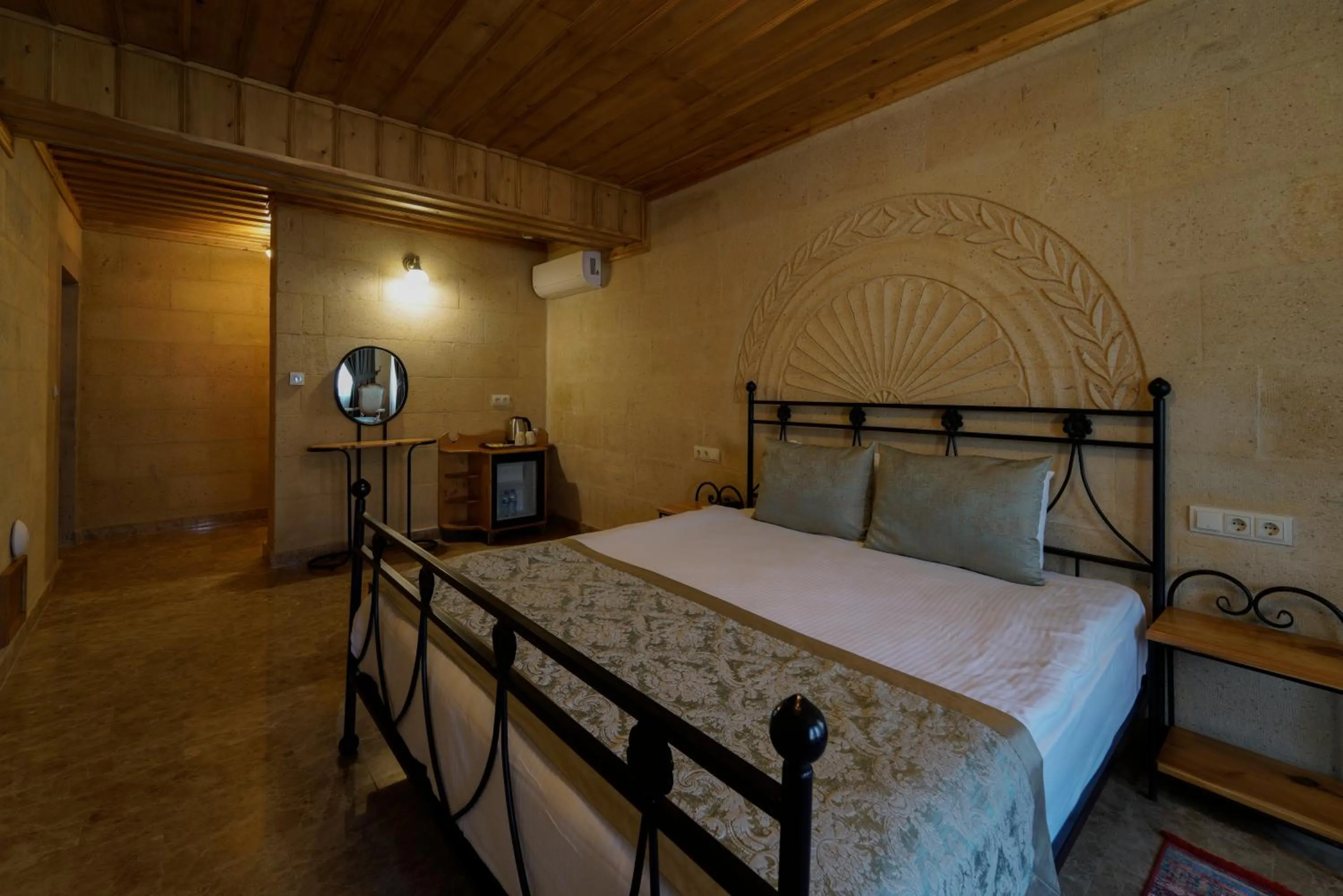 Coffee/tea facilities, Bed in Cratus Stone Palace