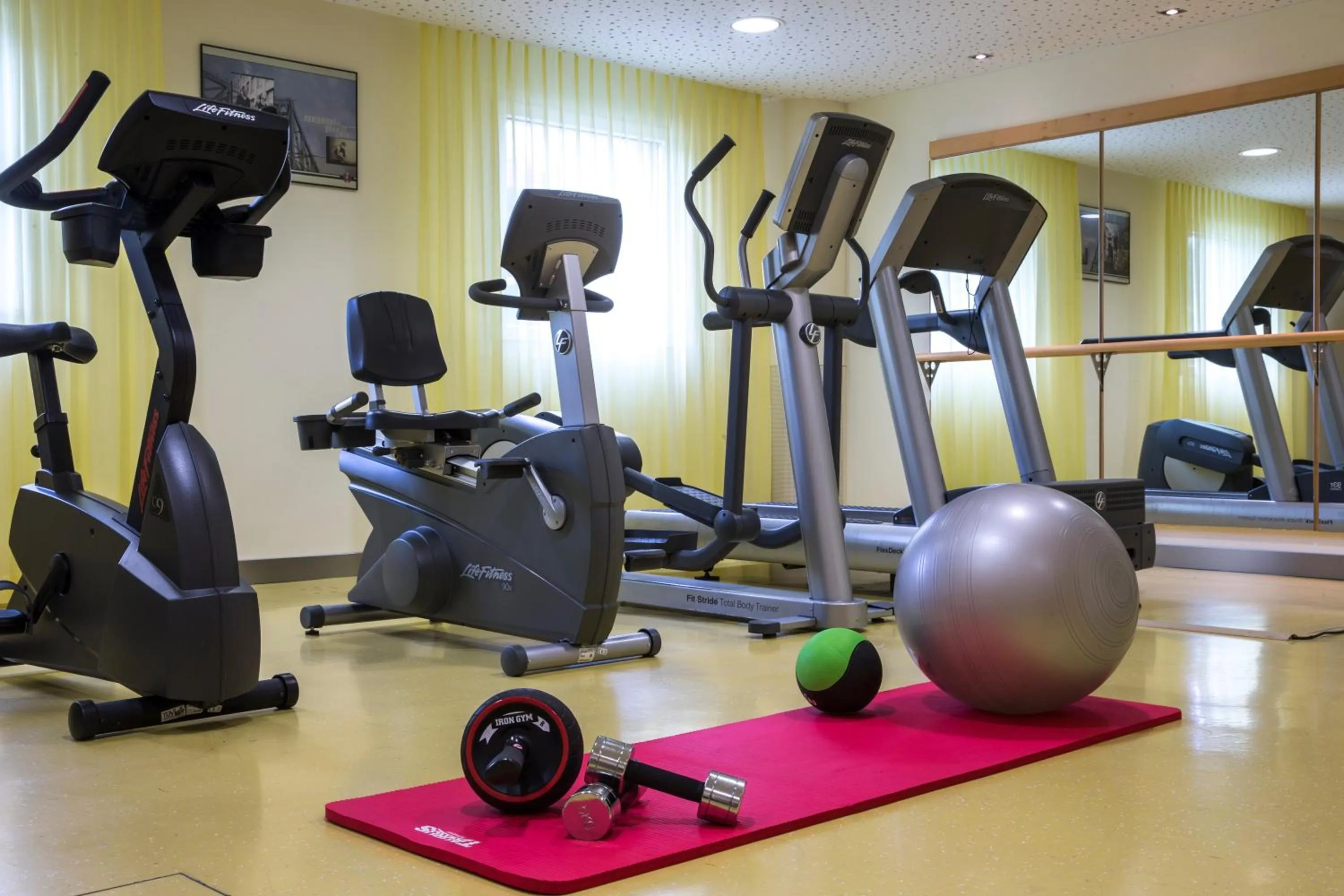 Fitness centre/facilities in Radisson Hotel Zurich Airport