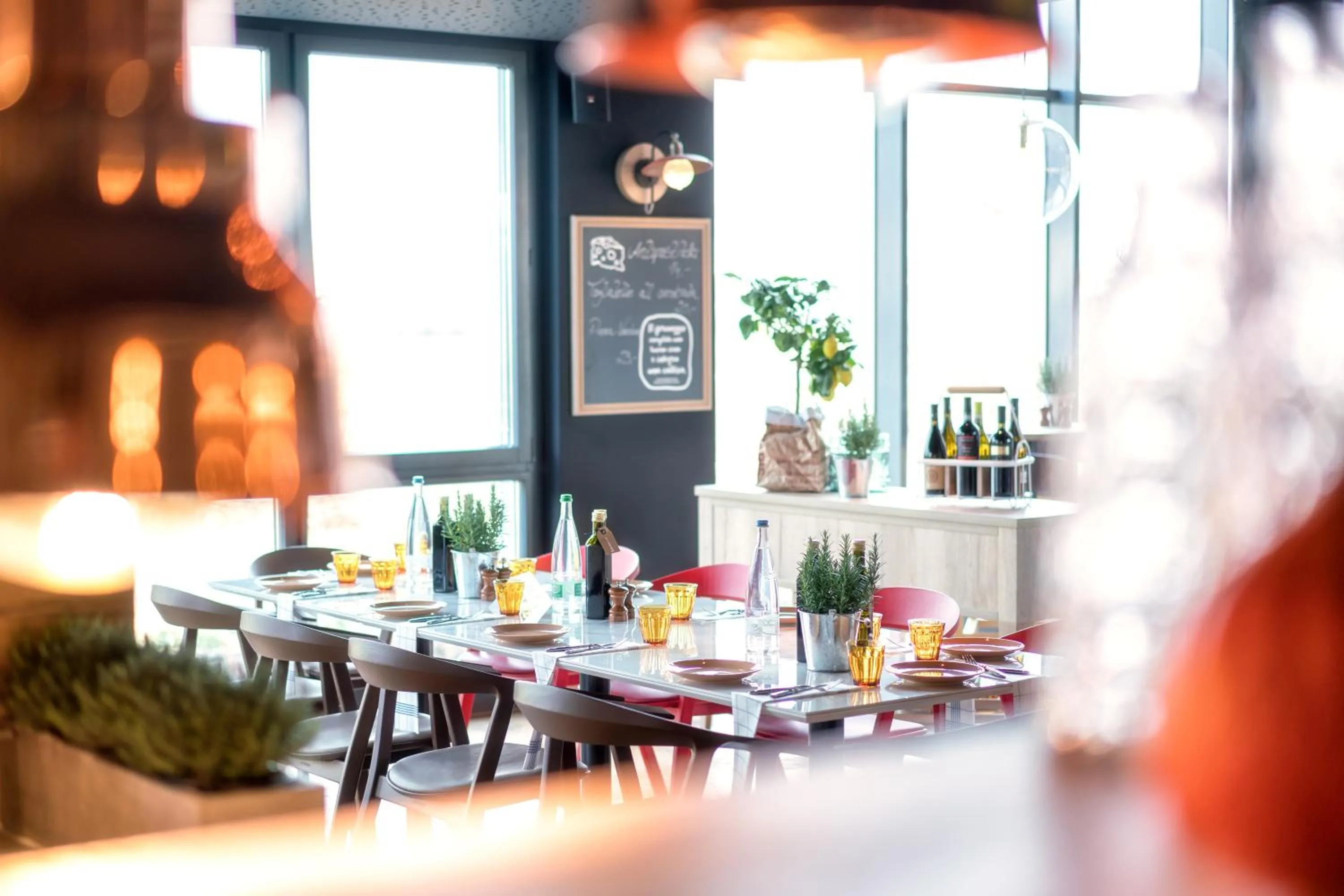 Restaurant/places to eat in Radisson Hotel Zurich Airport