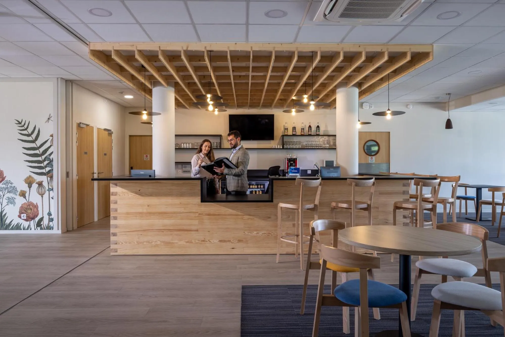 Staff in The Originals City, Hôtel Le Relais des Deux Mers, Marmande Sud