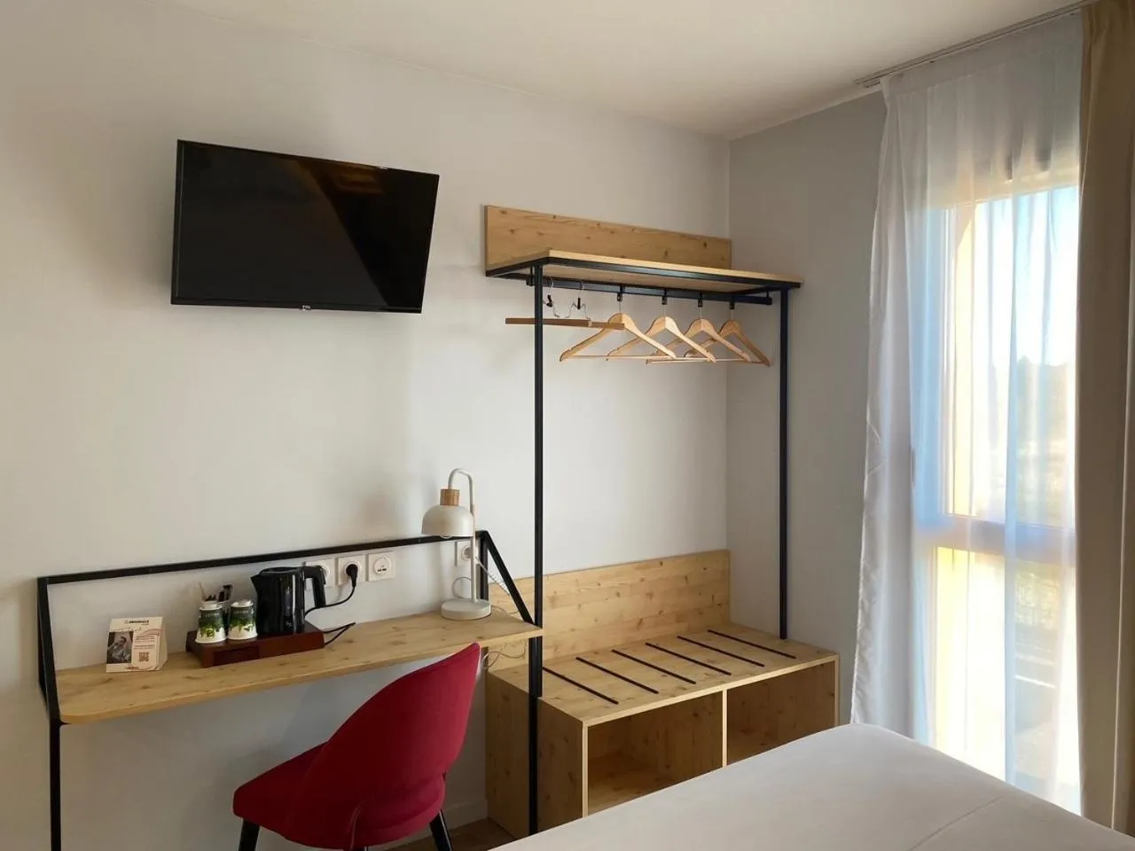 Photo of the whole room, Bed in The Originals City, Hôtel Le Relais des Deux Mers, Marmande Sud