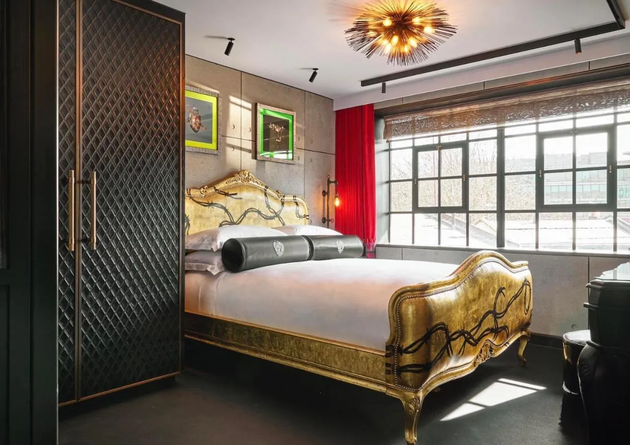 Bed in Chateau Denmark London