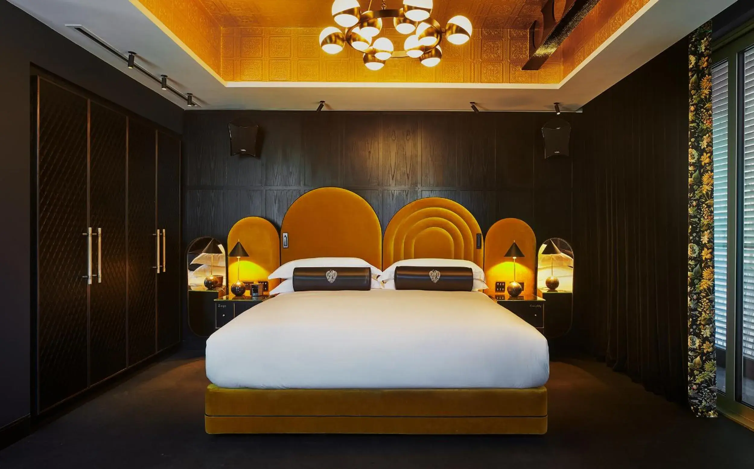 Deluxe Room in Chateau Denmark London Deluxe Room in Chateau Denmark London