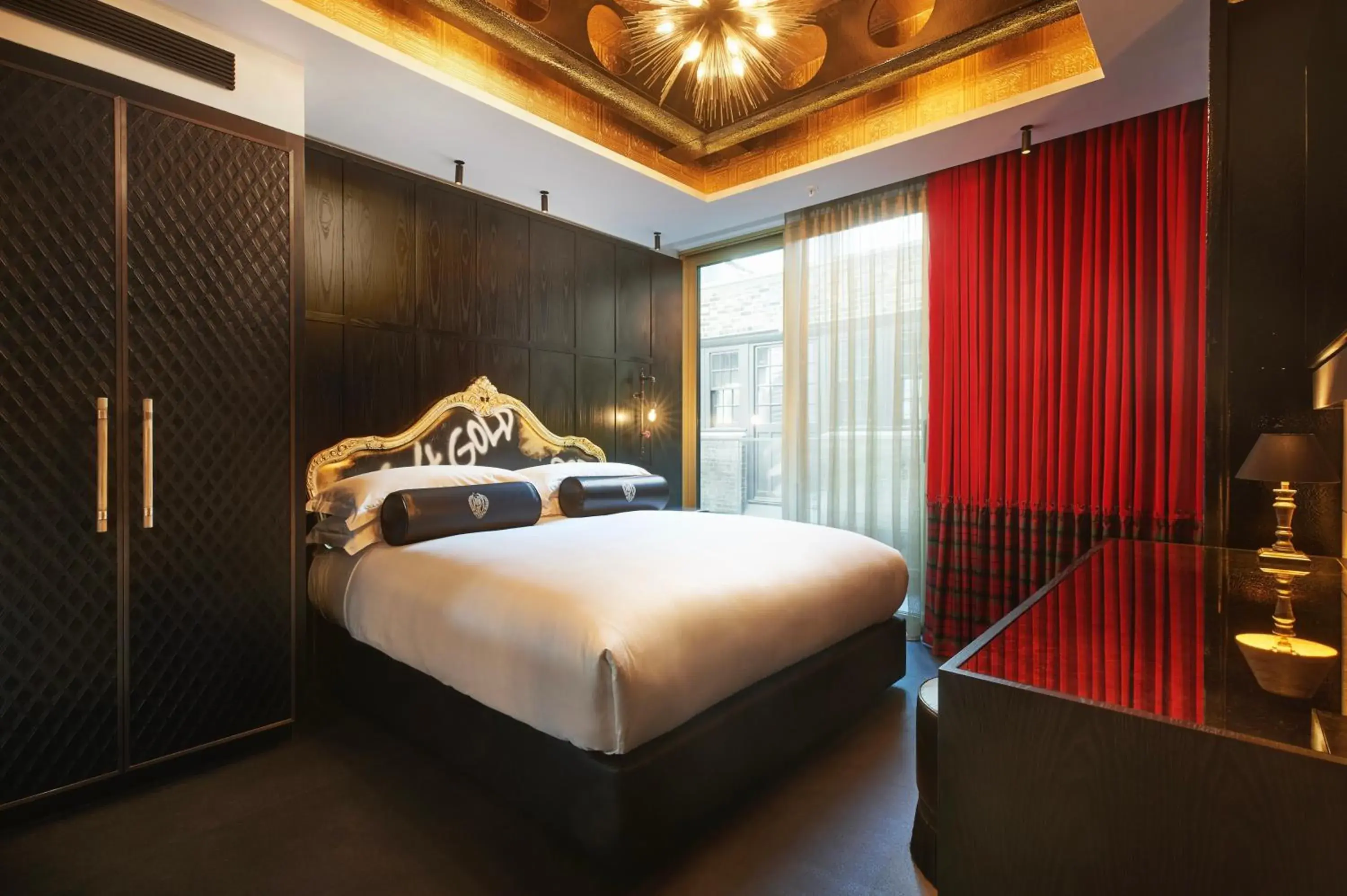 Superior Room in Chateau Denmark London Superior Room in Chateau Denmark London