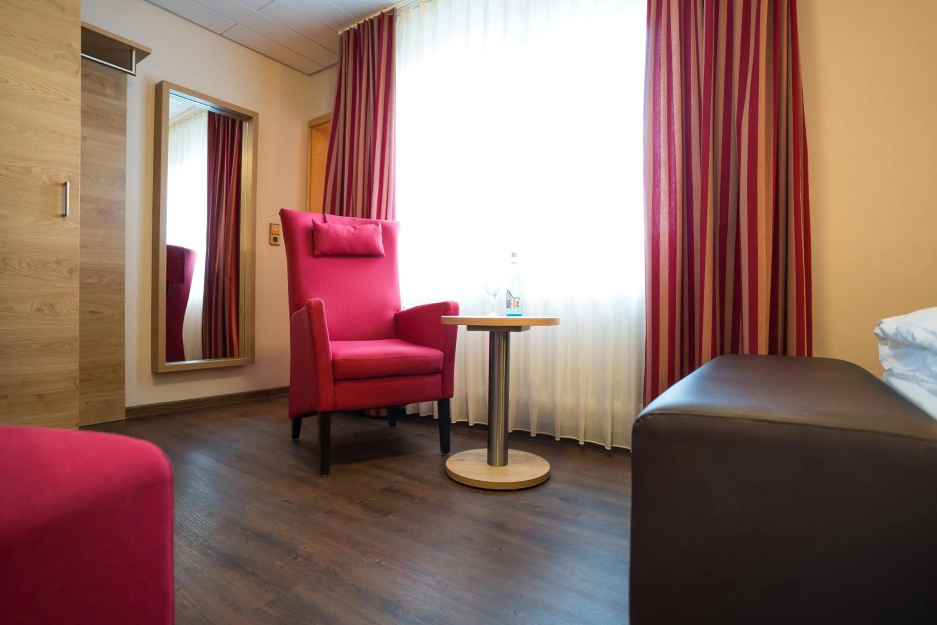 Seating area, Bed in Hotel Hirsch