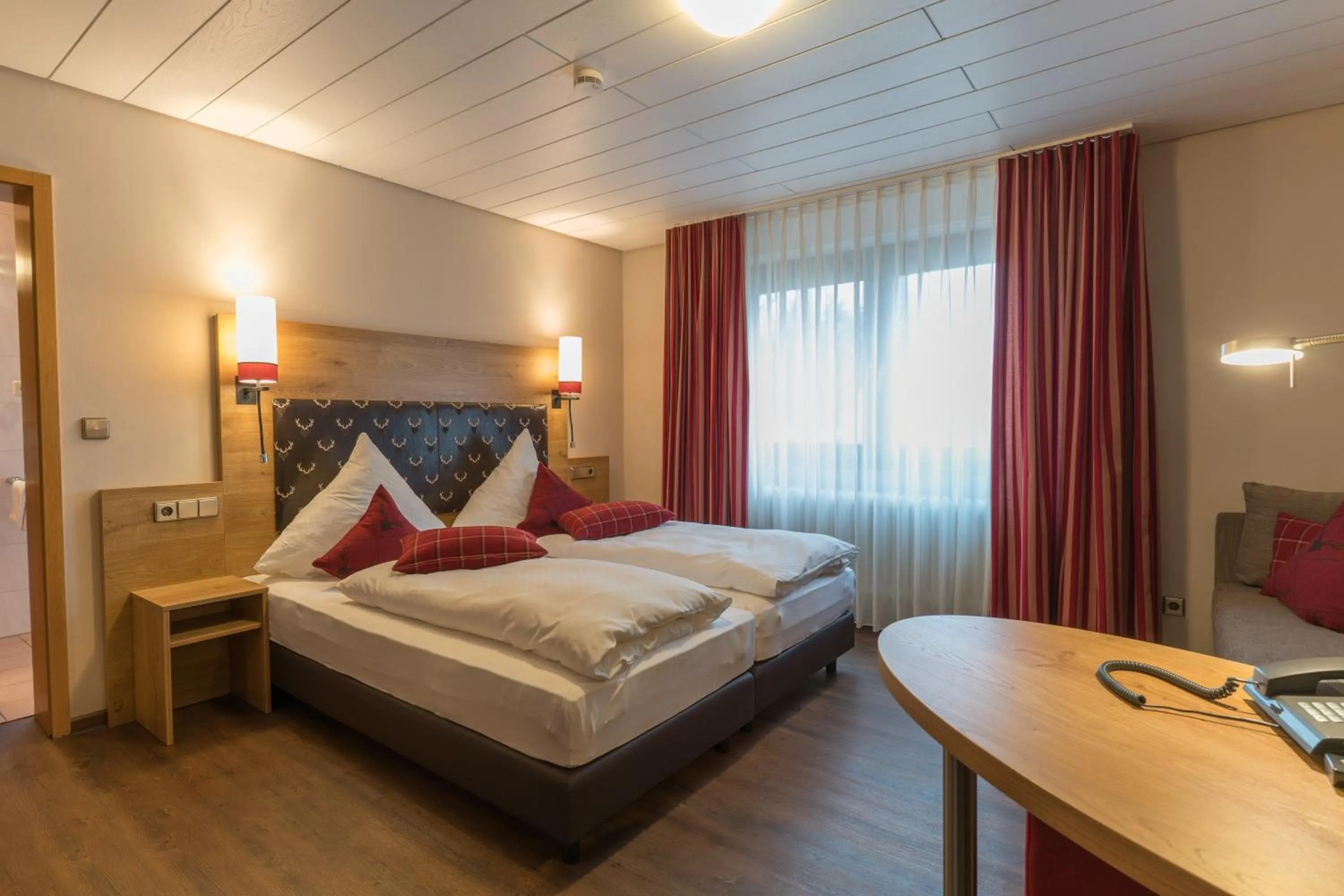 Bedroom, Bed in Hotel Hirsch