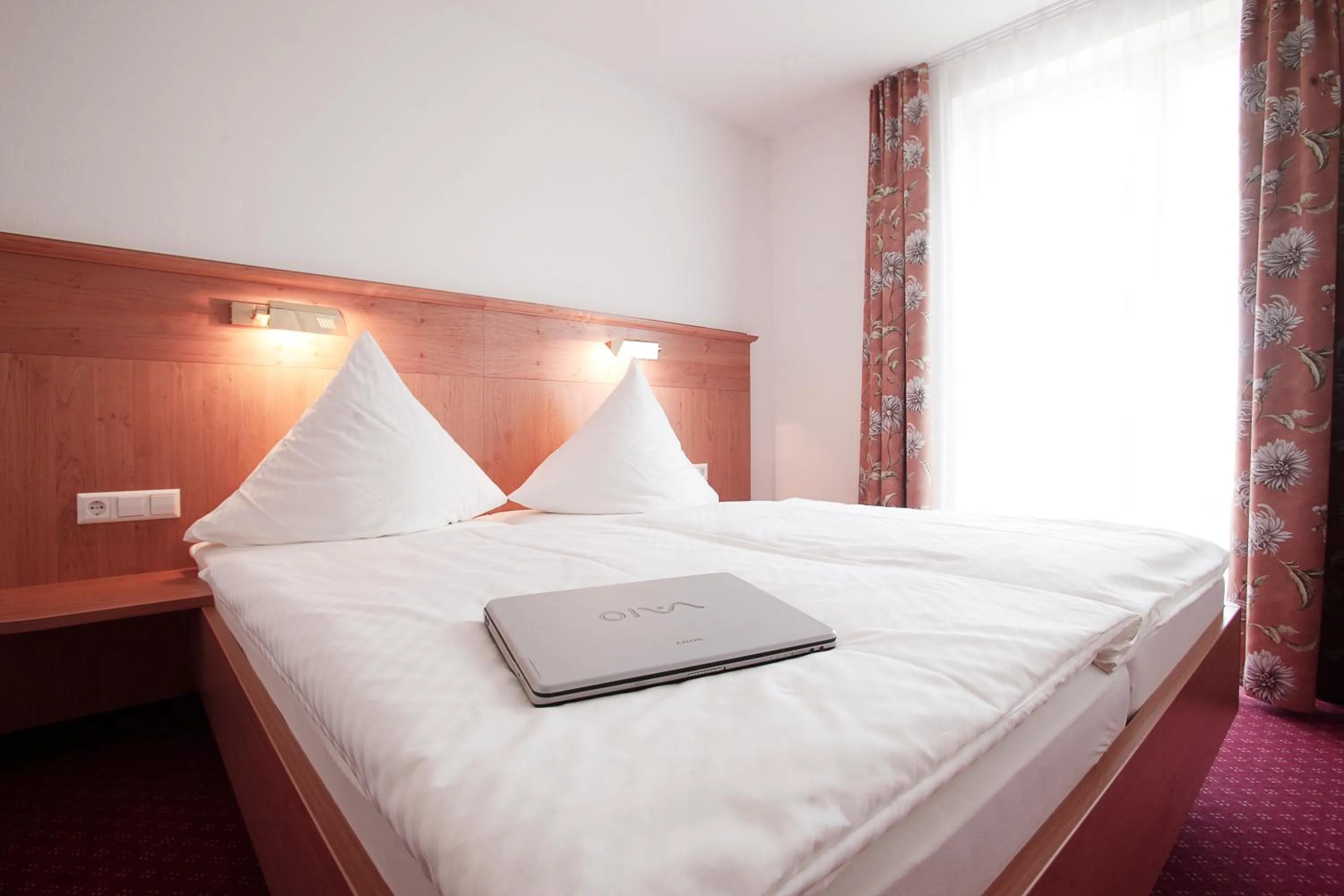 Day, Bed in Hotel Hirsch