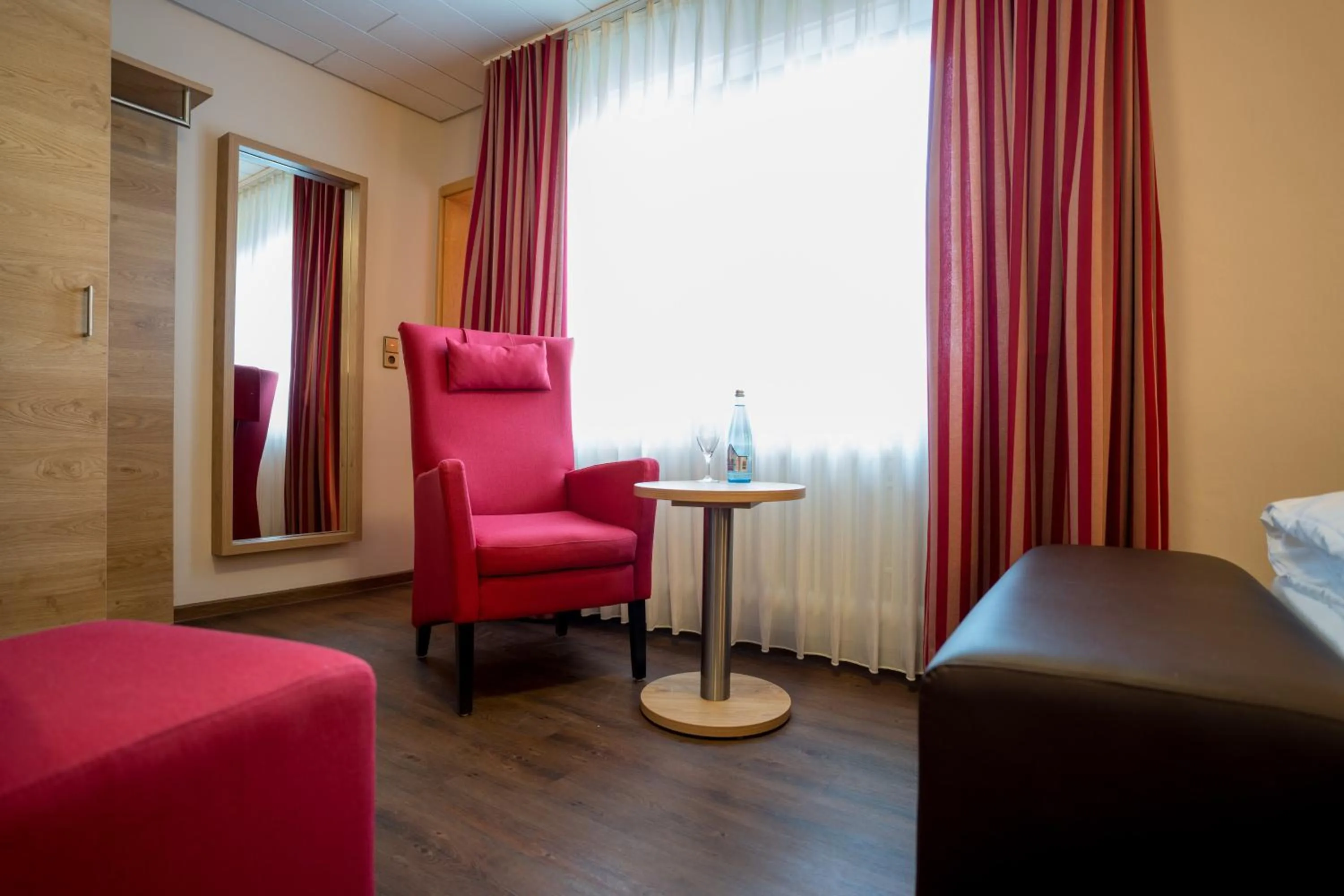 Seating area, Bed in Hotel Hirsch