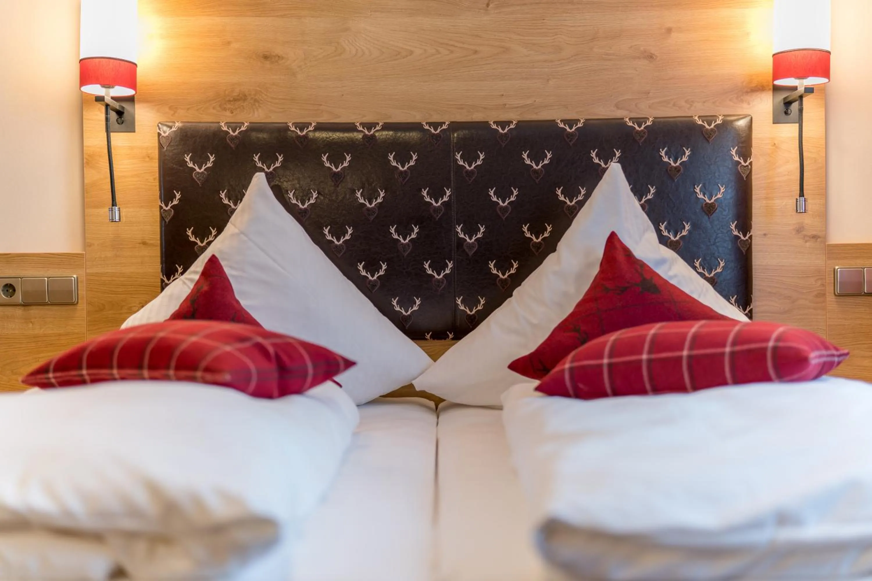 Bedroom, Bed in Hotel Hirsch