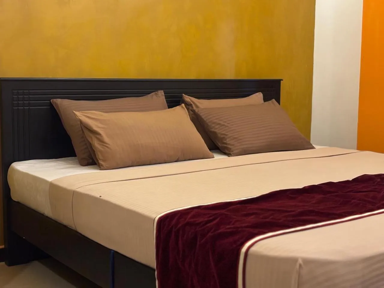 Bed in Kismet Rest Mirissa