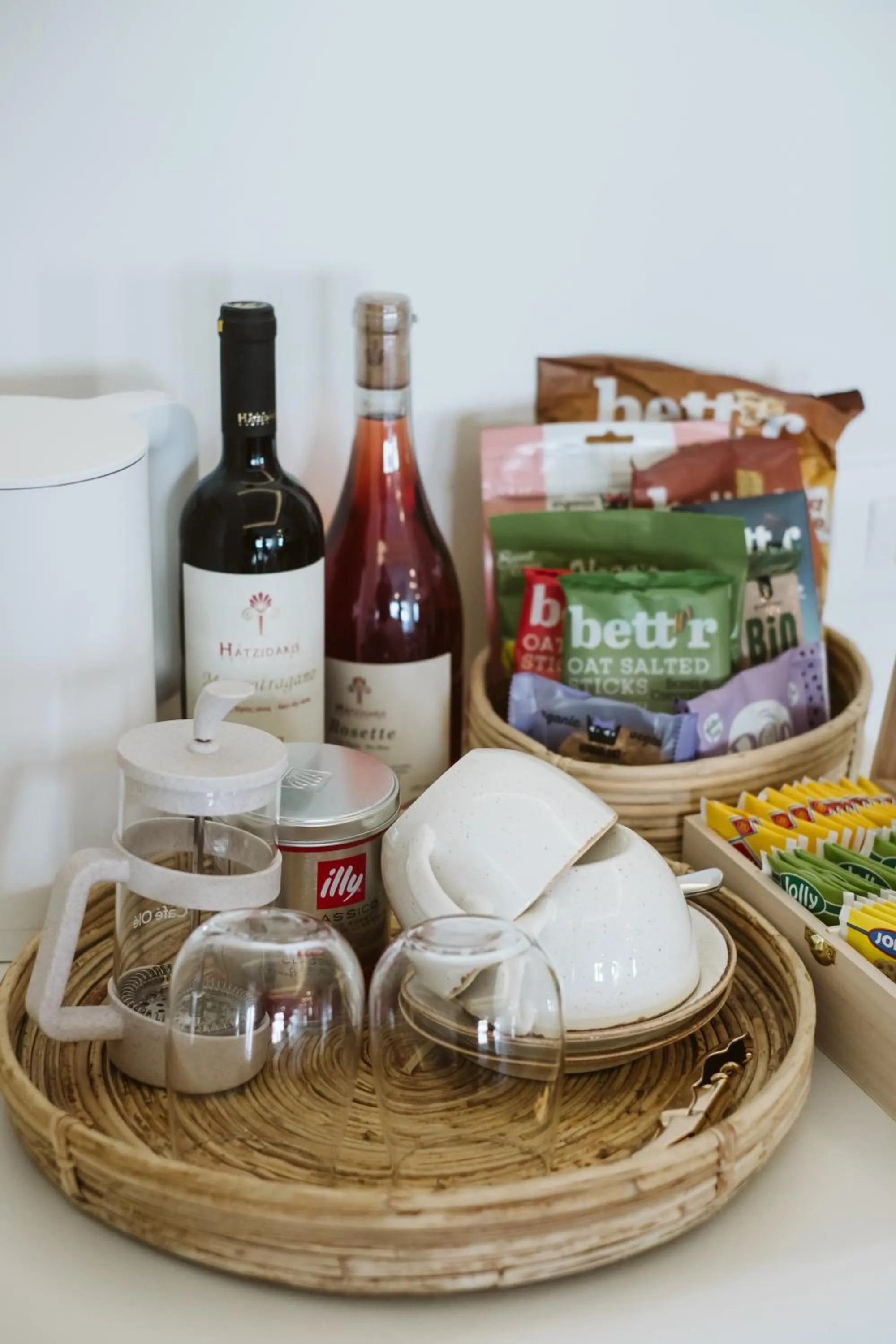 Food and drinks in Mod Santorini Vegan Accommodation