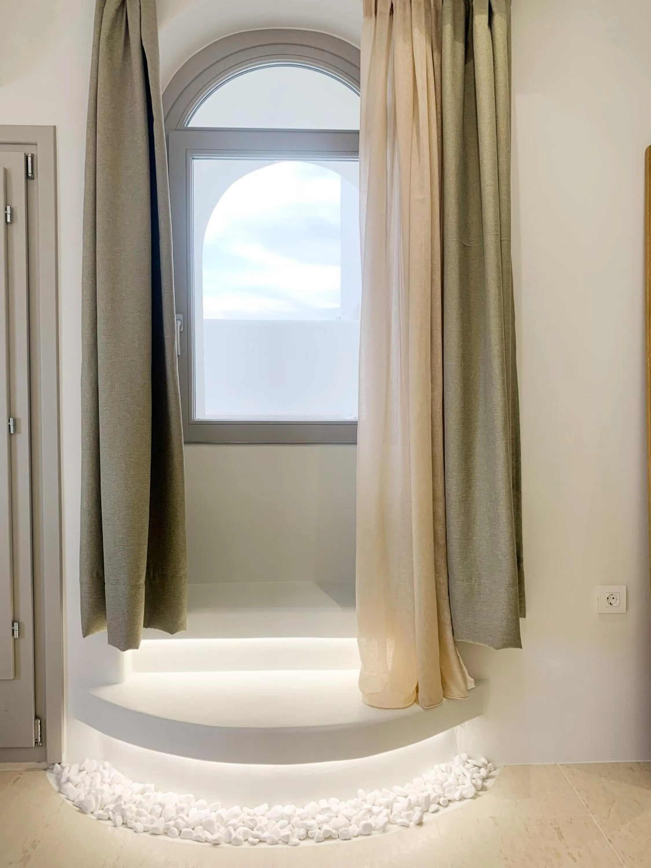 Hot Tub in Mod Santorini Vegan Accommodation