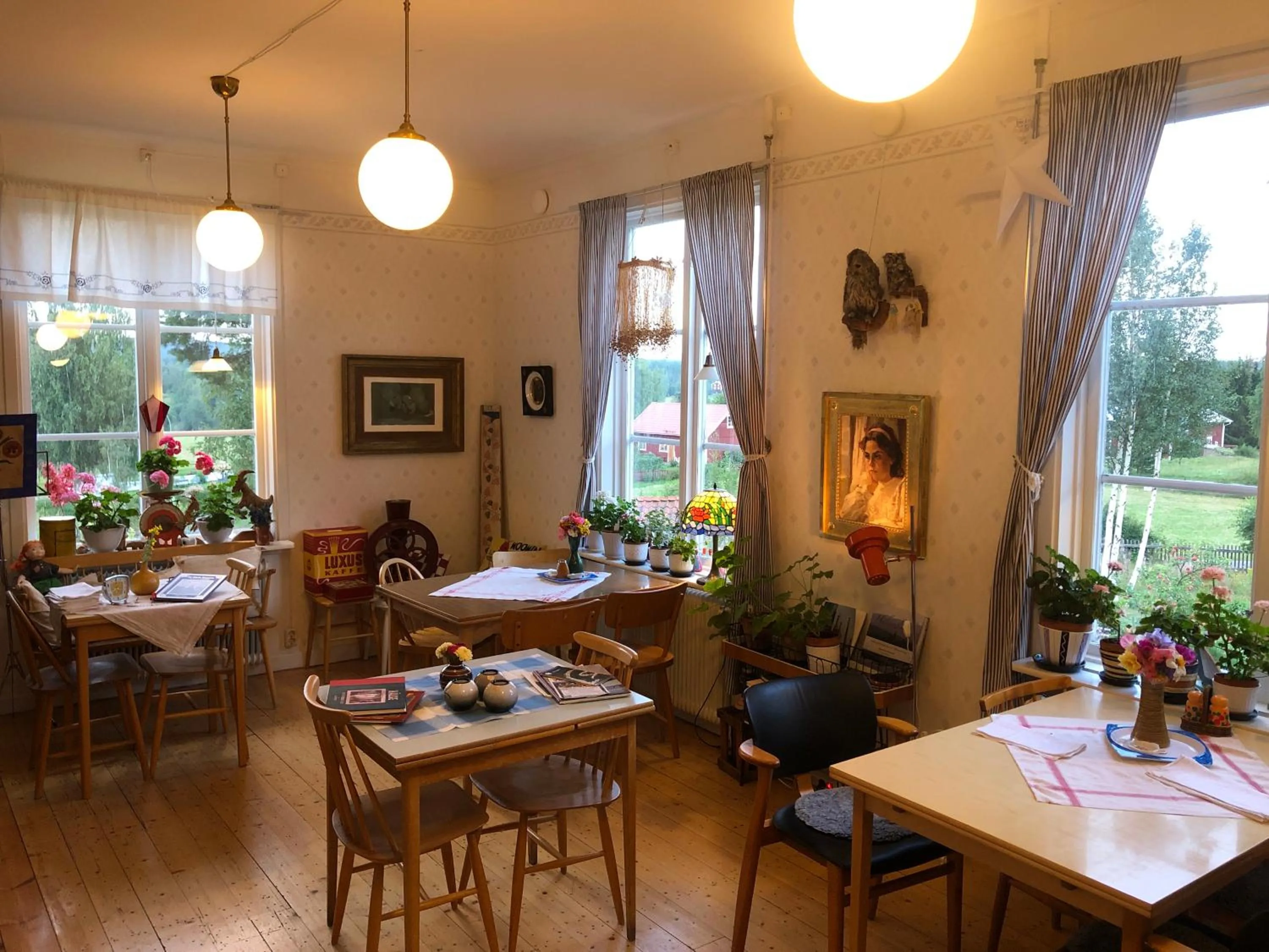 Restaurant/places to eat in Långhedgården Bed & Breakfast