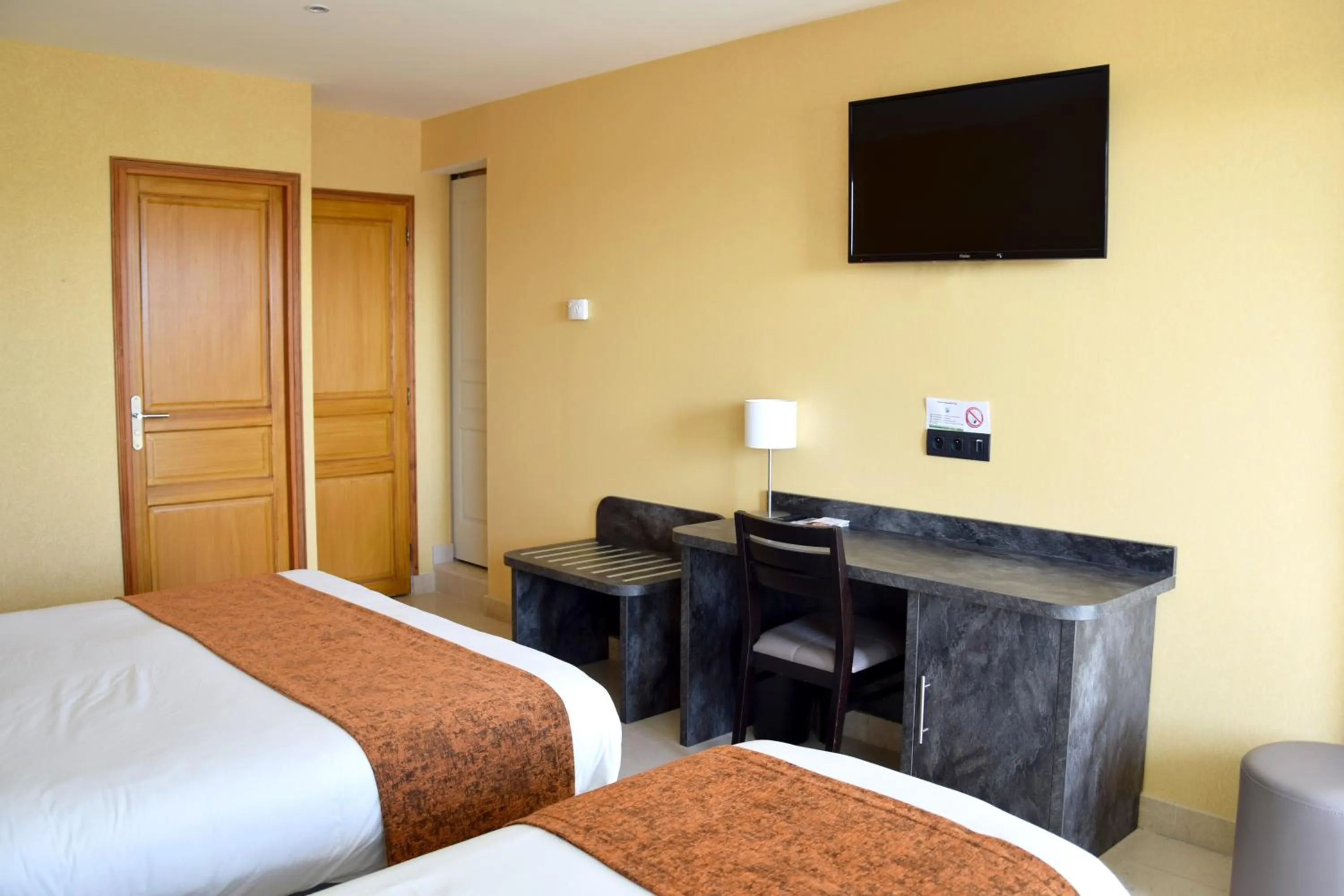 Bedroom, Bed in Logis Des Sources