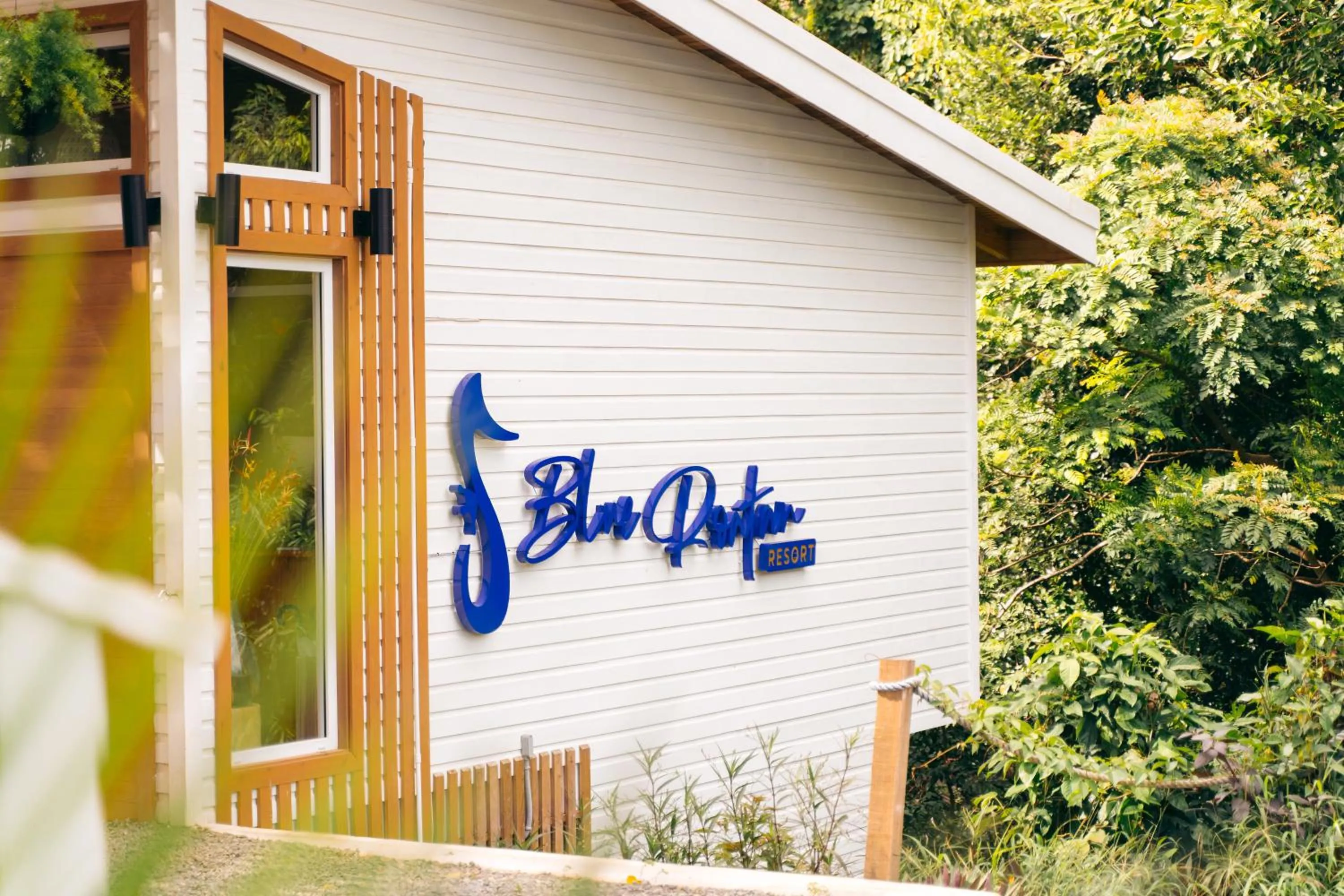 Property building in Blue Roatan Resort