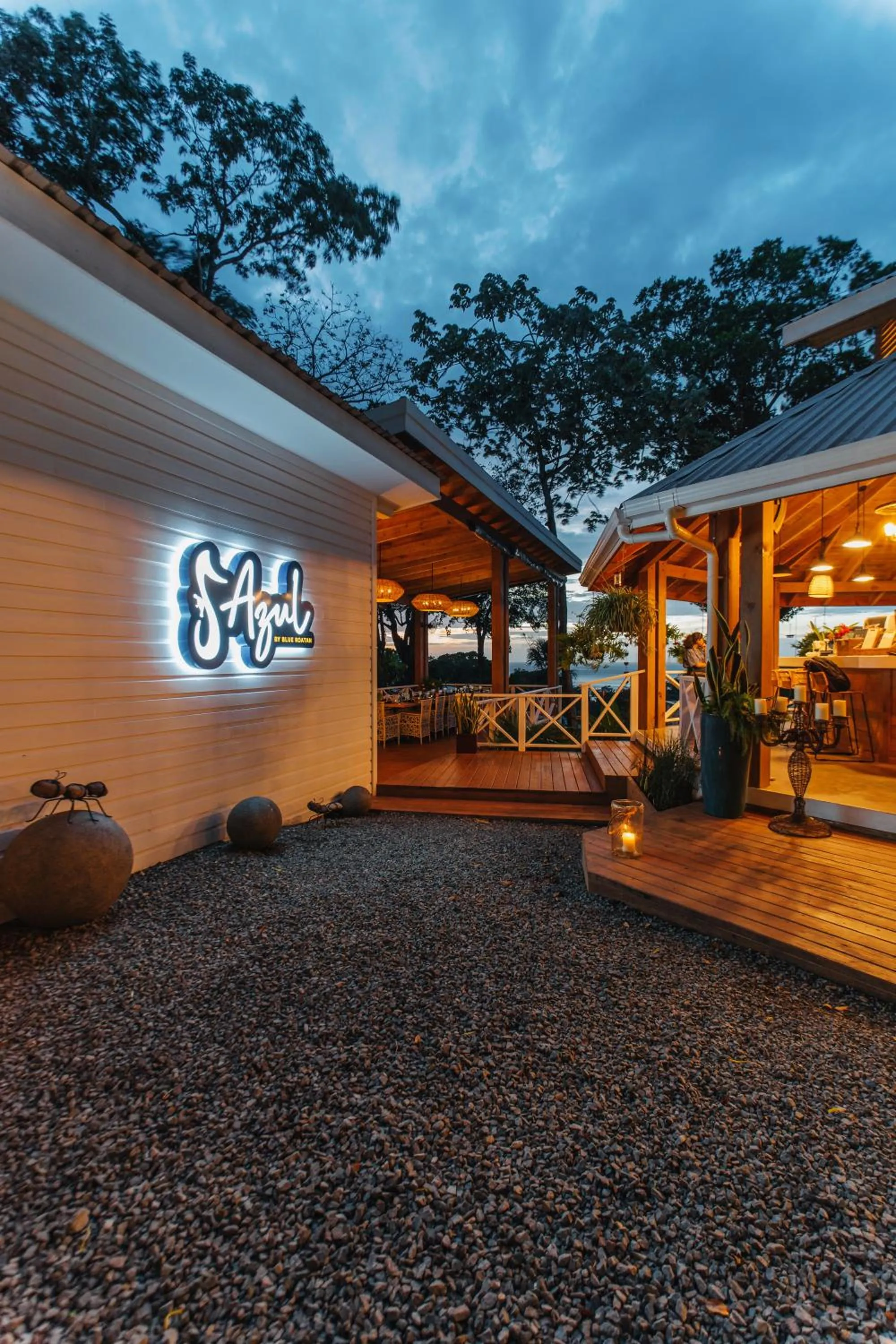 Restaurant/places to eat in Blue Roatan Resort