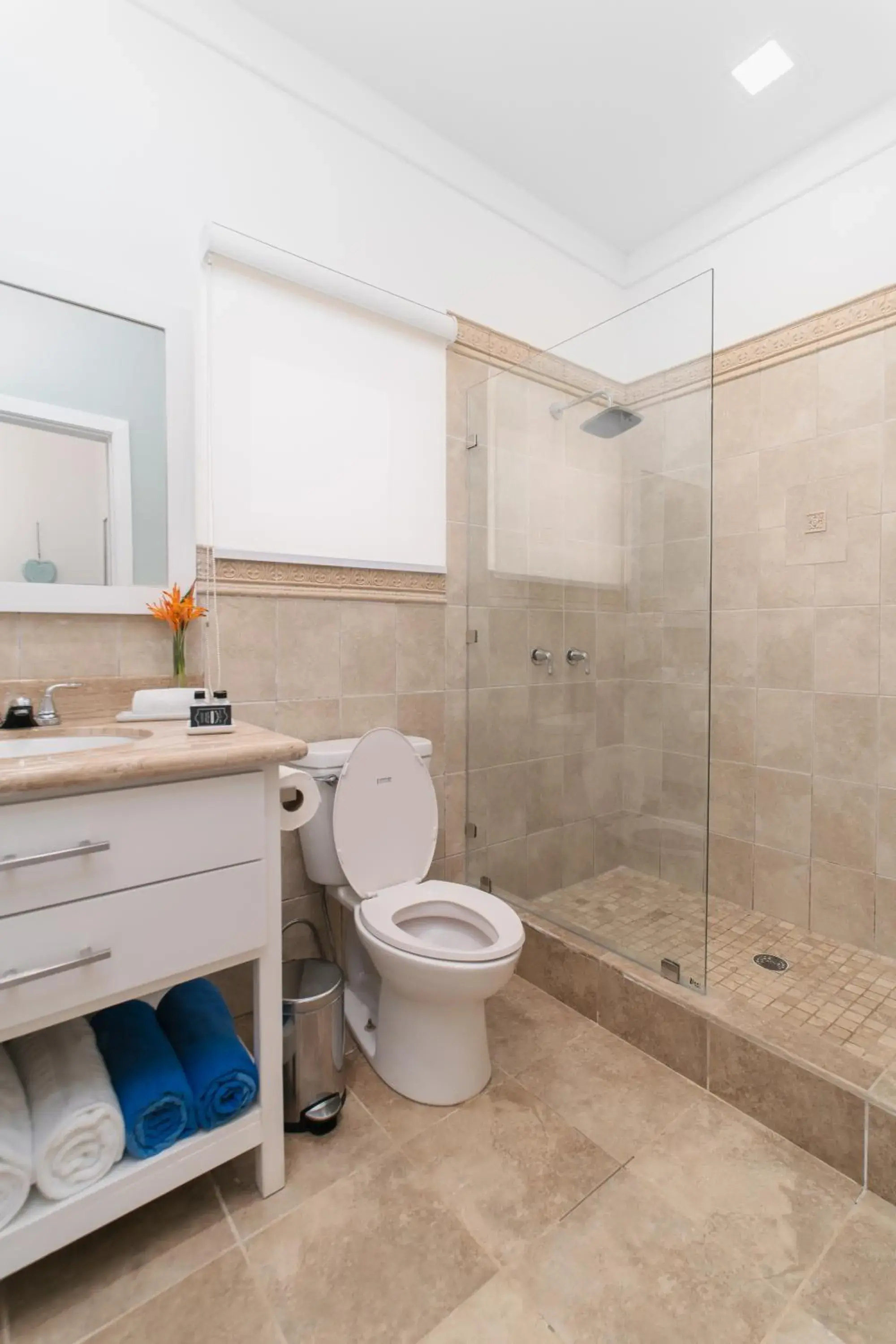 Queen Suite with Sea View in Blue Roatan Resort Queen Suite with Sea View in Blue Roatan Resort