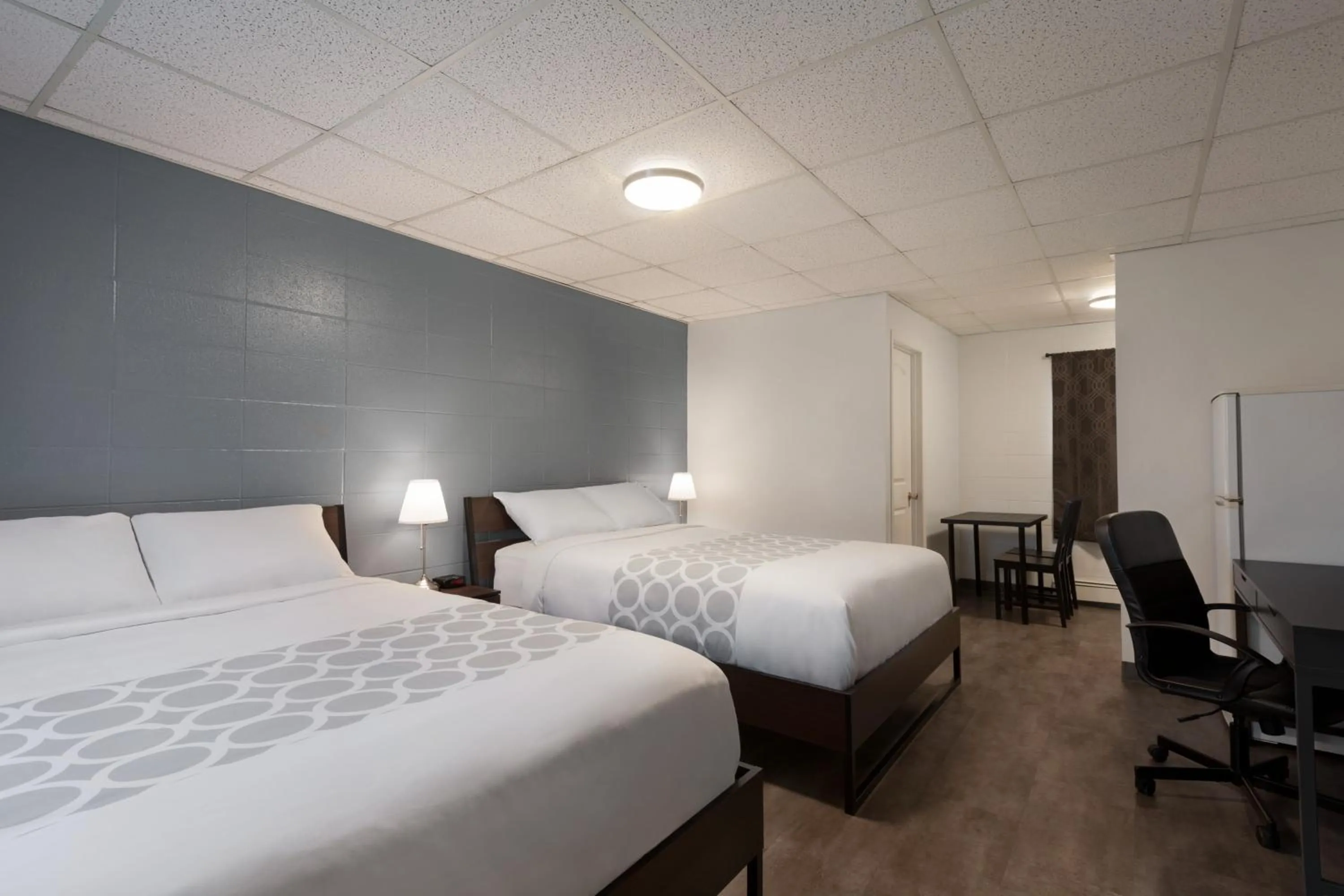 Bedroom, Bed in Howard Johnson by Wyndham Grande Prairie