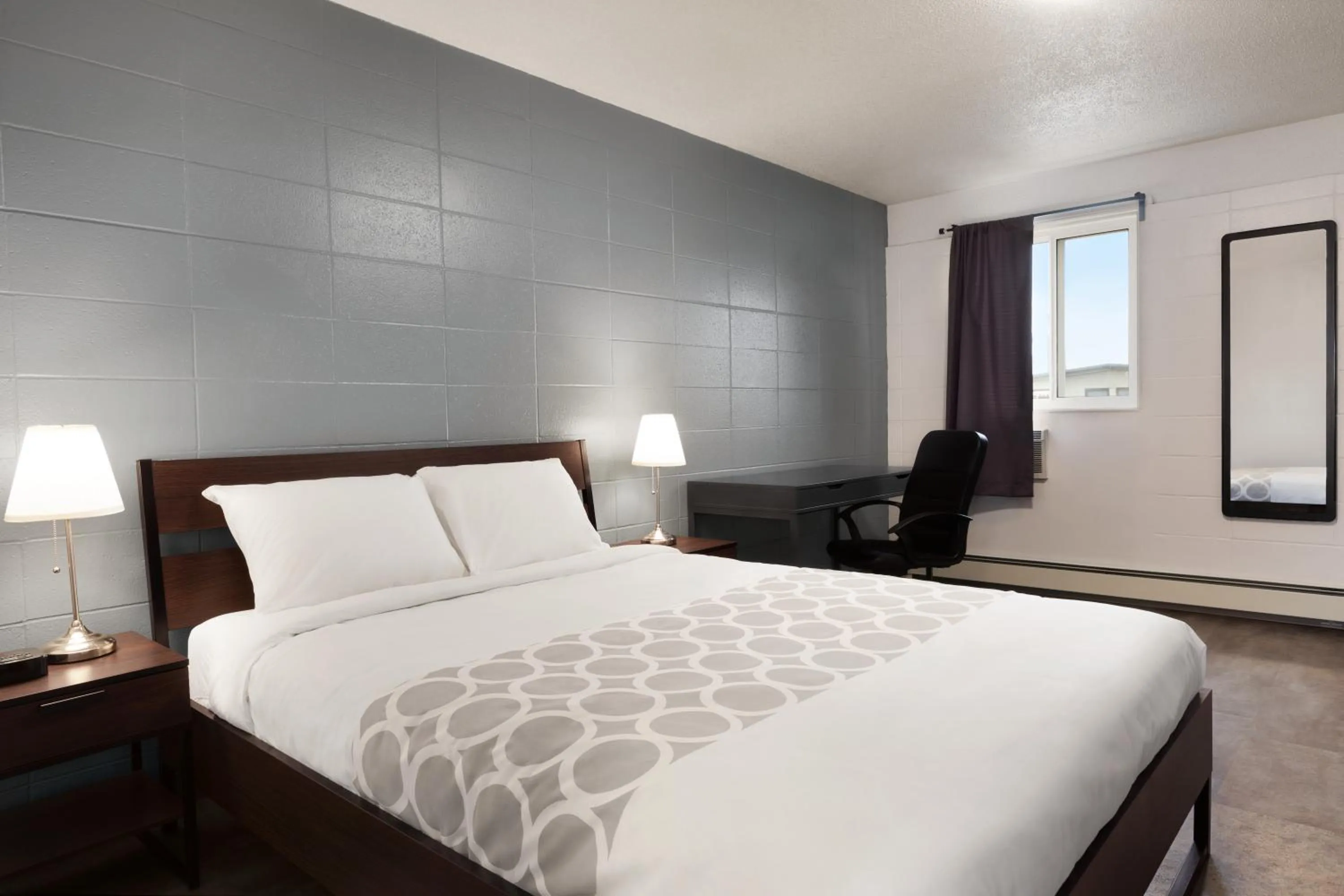 Bedroom, Bed in Howard Johnson by Wyndham Grande Prairie