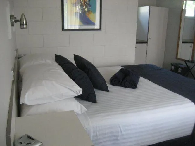 Bed in Lake Munmorah Motel