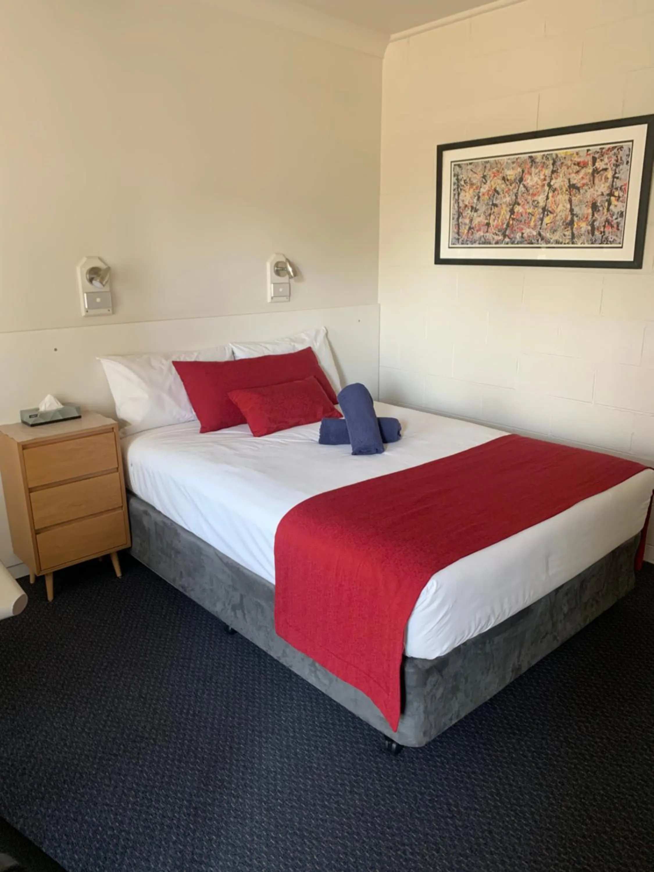 Bed in Lake Munmorah Motel