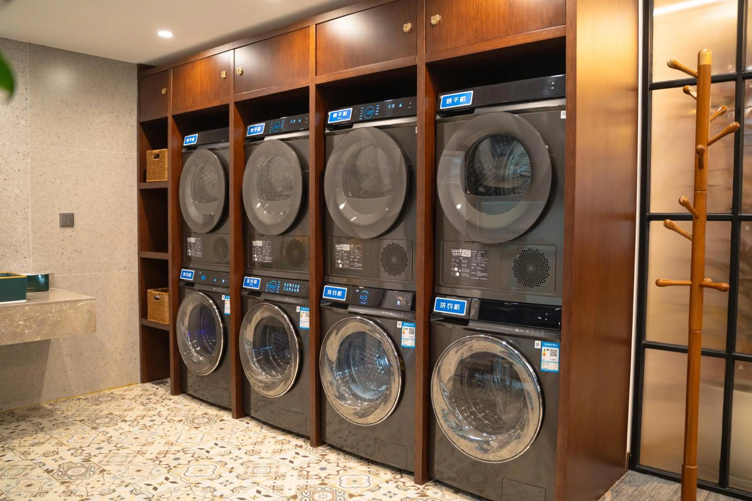 washing machine in Nost algia S Hotel Beijing Guomao CBD 时光漫步S酒店 北京大望路地铁站店 Free fresh ground coffee,Free laundry service