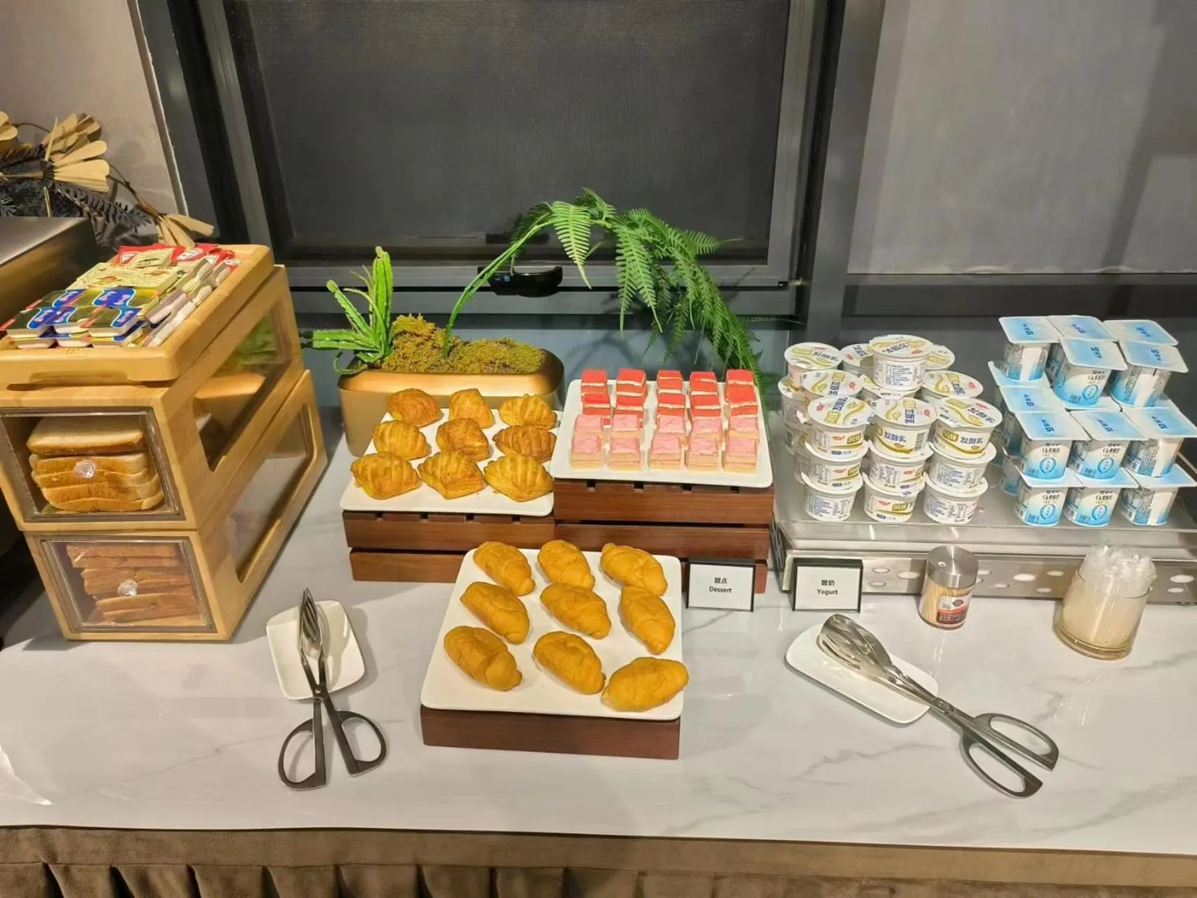 Breakfast in Nost algia S Hotel Beijing Guomao CBD 时光漫步S酒店 北京大望路地铁站店 Free fresh ground coffee,Free laundry service