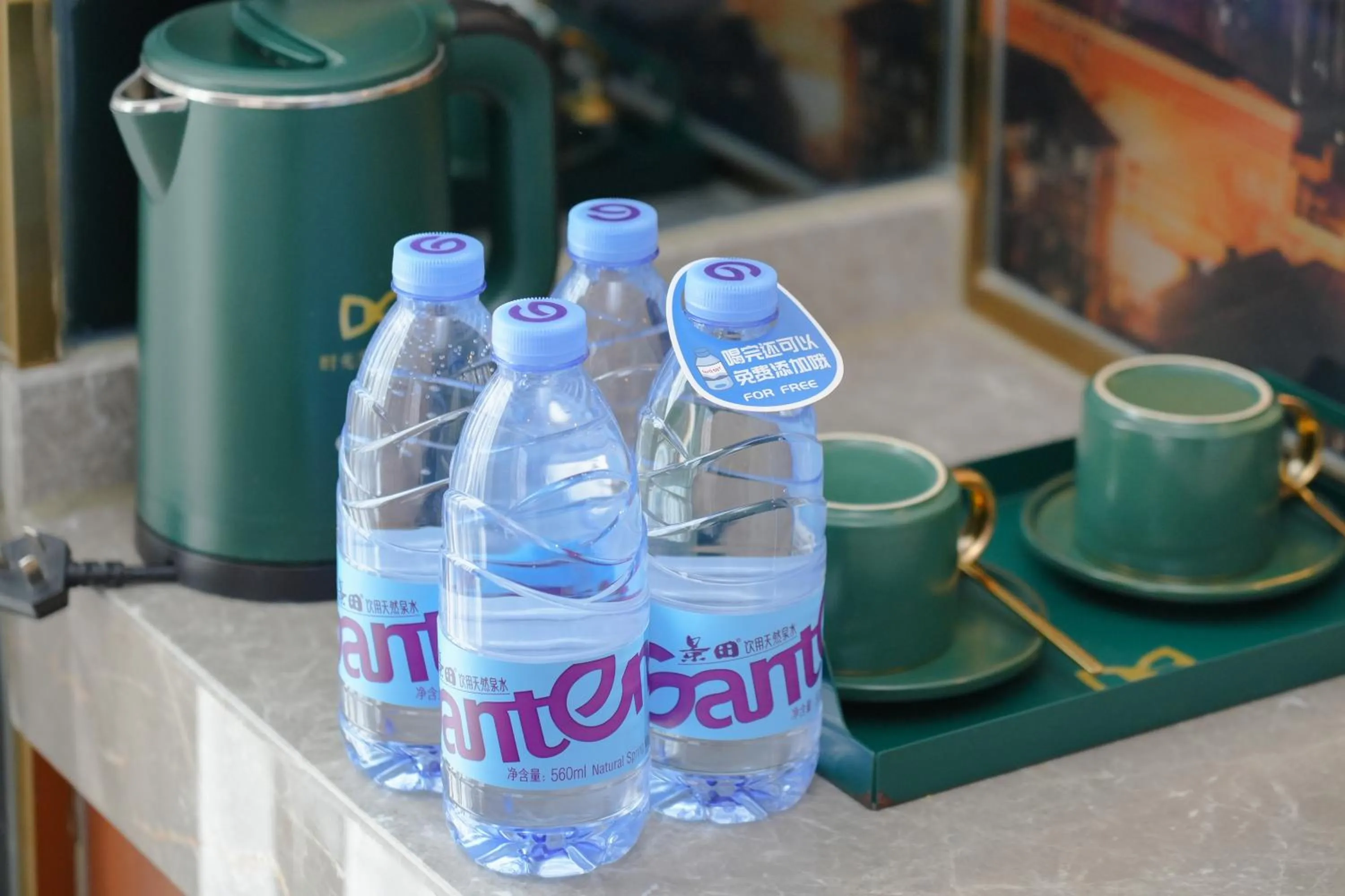 Text overlay in Nost algia S Hotel Beijing Guomao CBD 时光漫步S酒店 北京大望路地铁站店 Free fresh ground coffee,Free laundry service