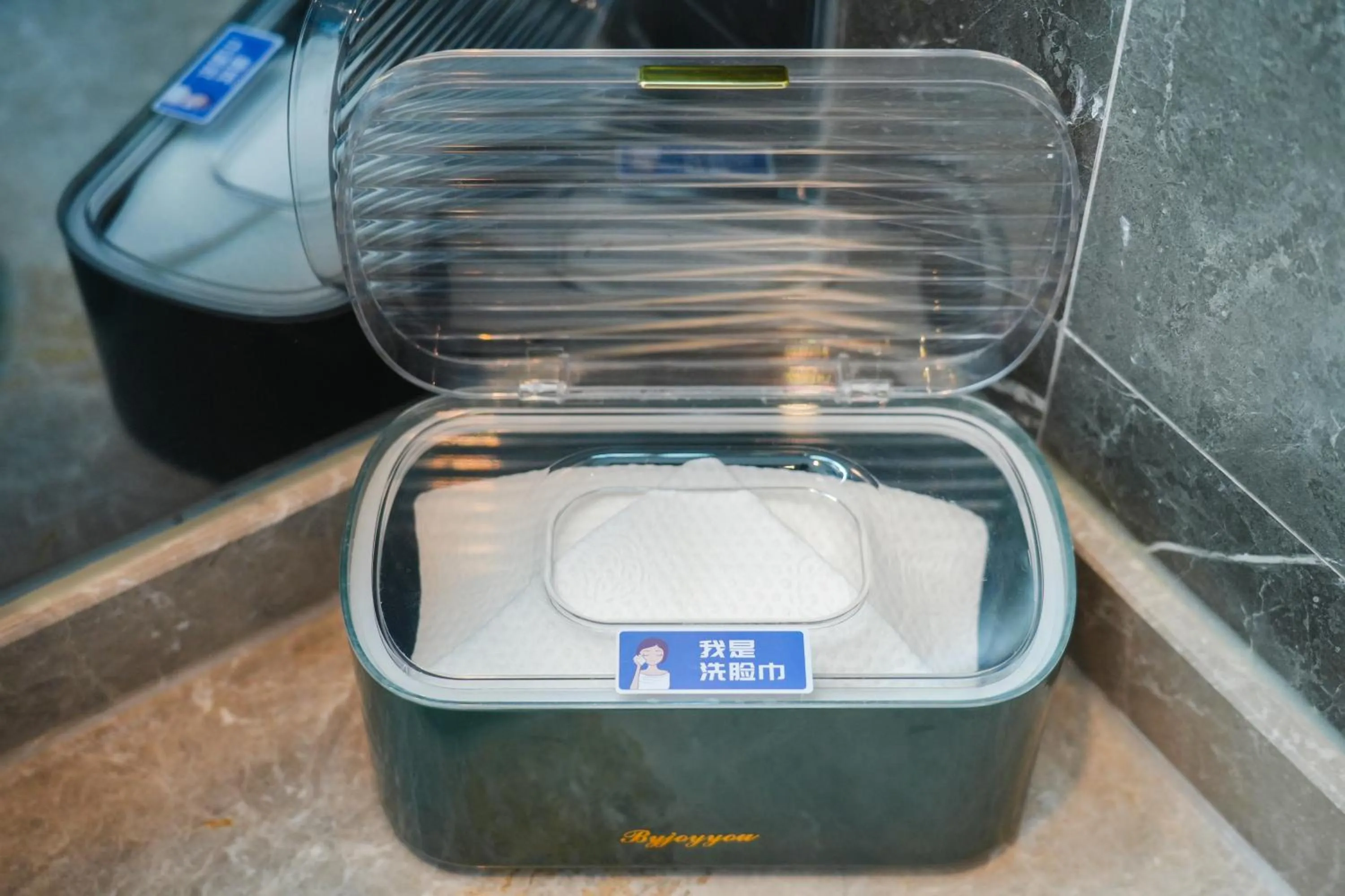 room service in Nost algia S Hotel Beijing Guomao CBD 时光漫步S酒店 北京大望路地铁站店 Free fresh ground coffee,Free laundry service