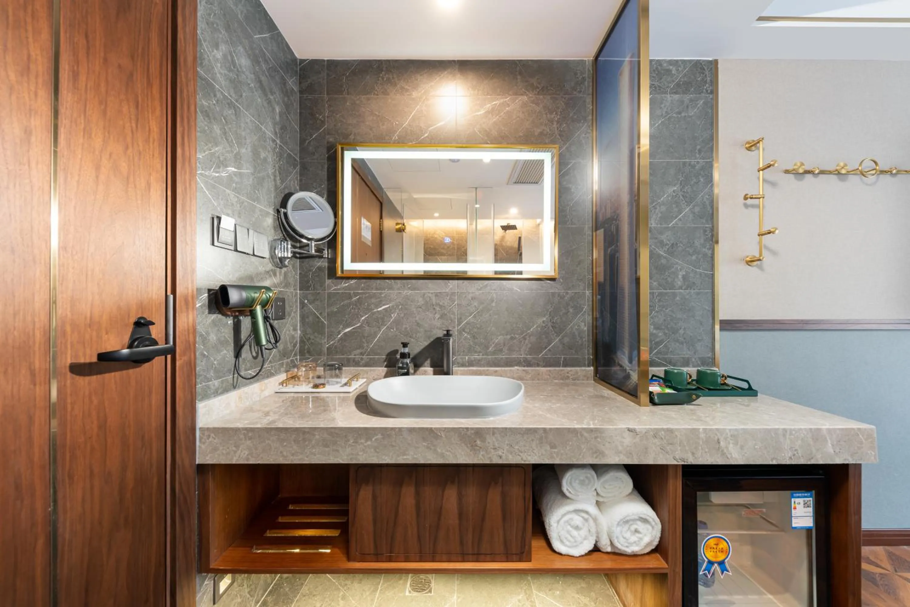 towels in Nost algia S Hotel Beijing Guomao CBD 时光漫步S酒店 北京大望路地铁站店 Free fresh ground coffee,Free laundry service