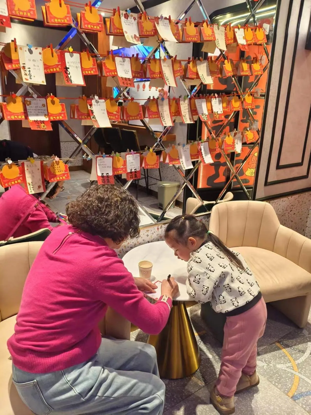 People in Nost algia S Hotel Beijing Guomao CBD 时光漫步S酒店 北京大望路地铁站店 Free fresh ground coffee,Free laundry service