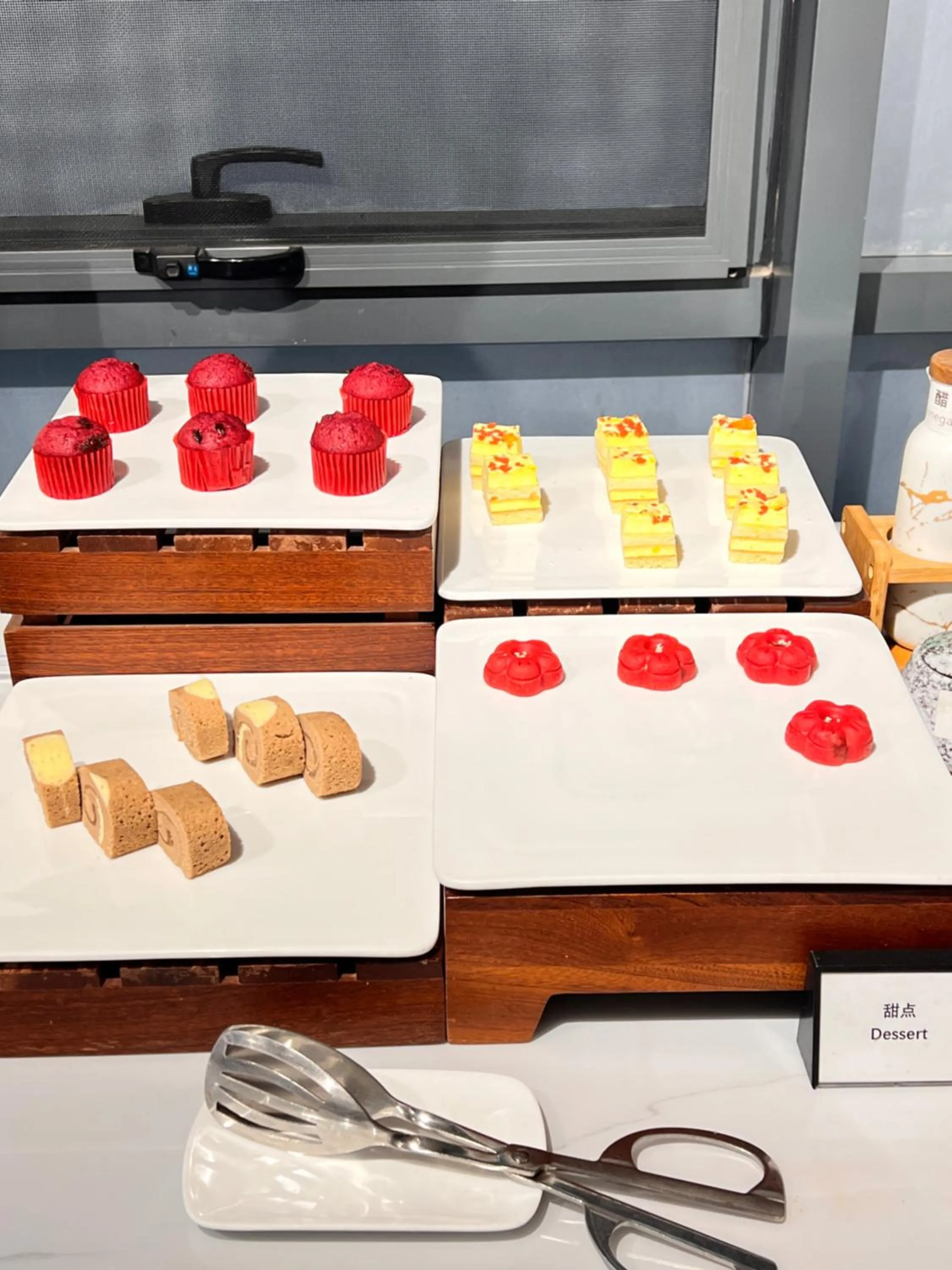 Breakfast in Nost algia S Hotel Beijing Guomao CBD 时光漫步S酒店 北京大望路地铁站店 Free fresh ground coffee,Free laundry service