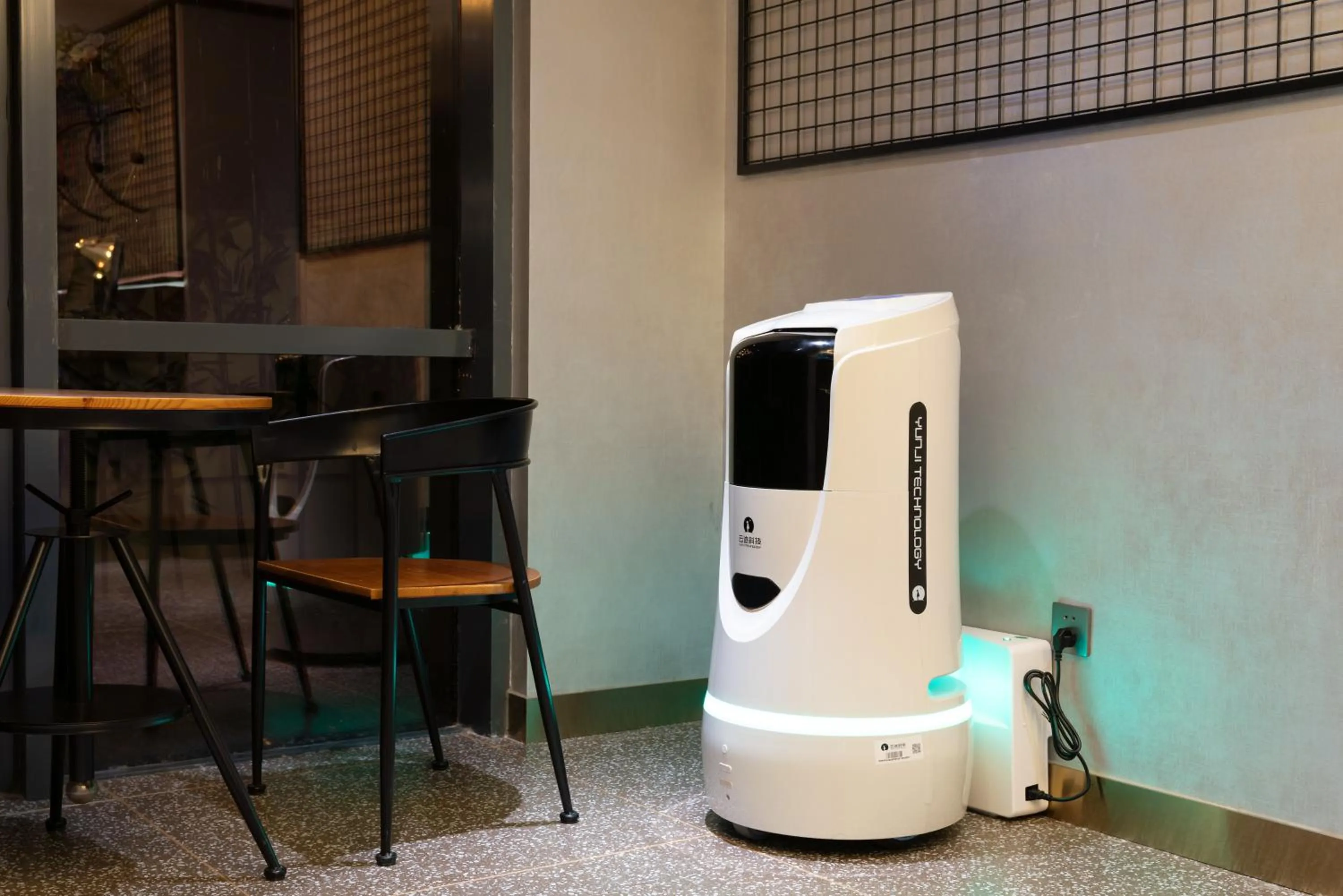 Lobby or reception in Nost algia S Hotel Beijing Guomao CBD 时光漫步S酒店 北京大望路地铁站店 Free fresh ground coffee,Free laundry service