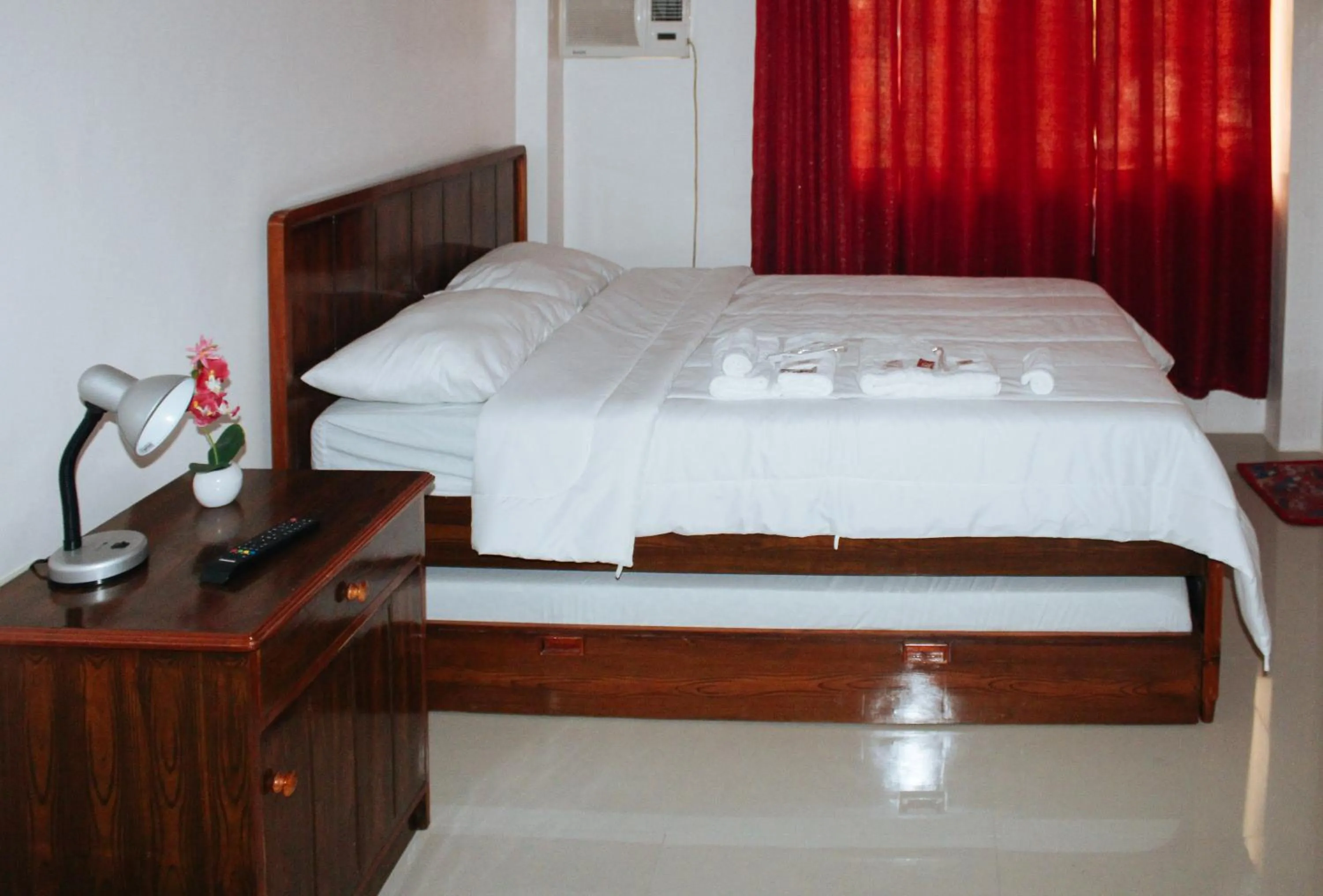 Bed in RedDoorz @ LS Suites Poblacion Culasi Antique