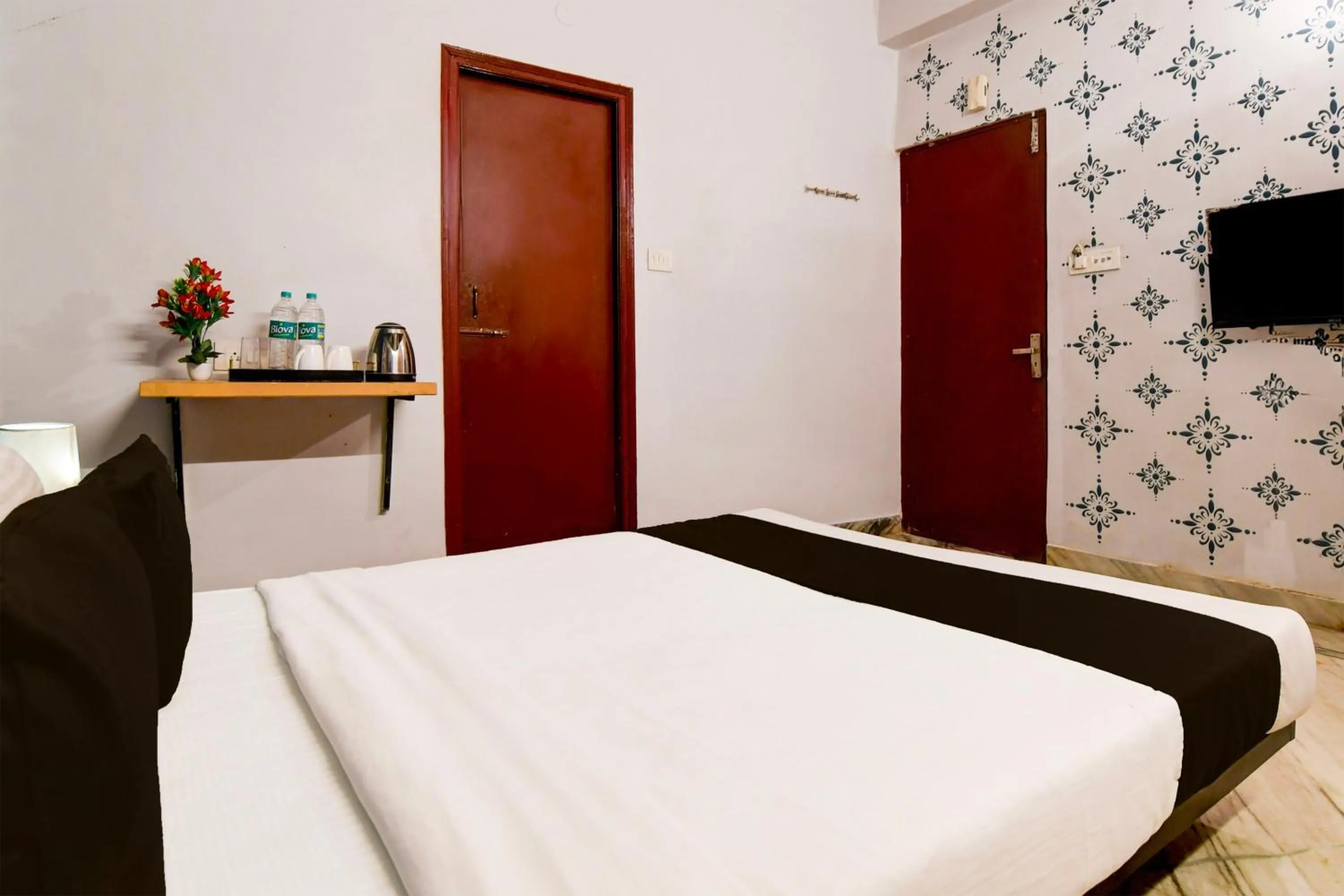 Bedroom, Bed in Super Hotel O Picnic Garden formerly Amaris Stay