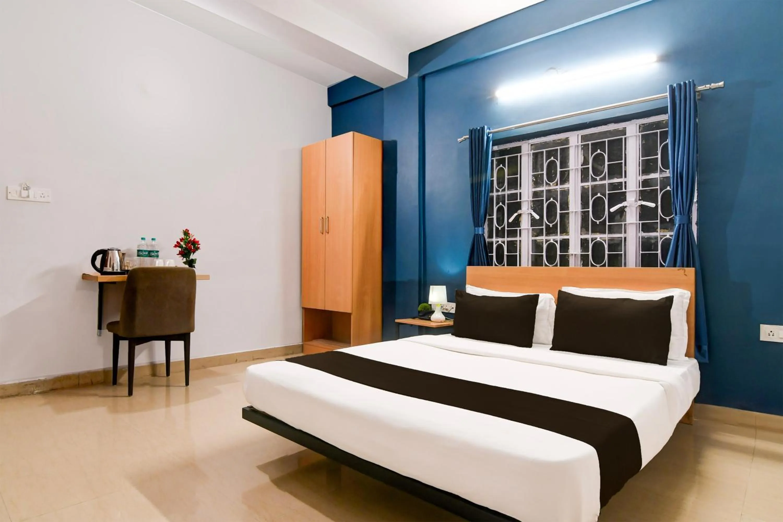 Bedroom, Bed in Super Hotel O Picnic Garden formerly Amaris Stay