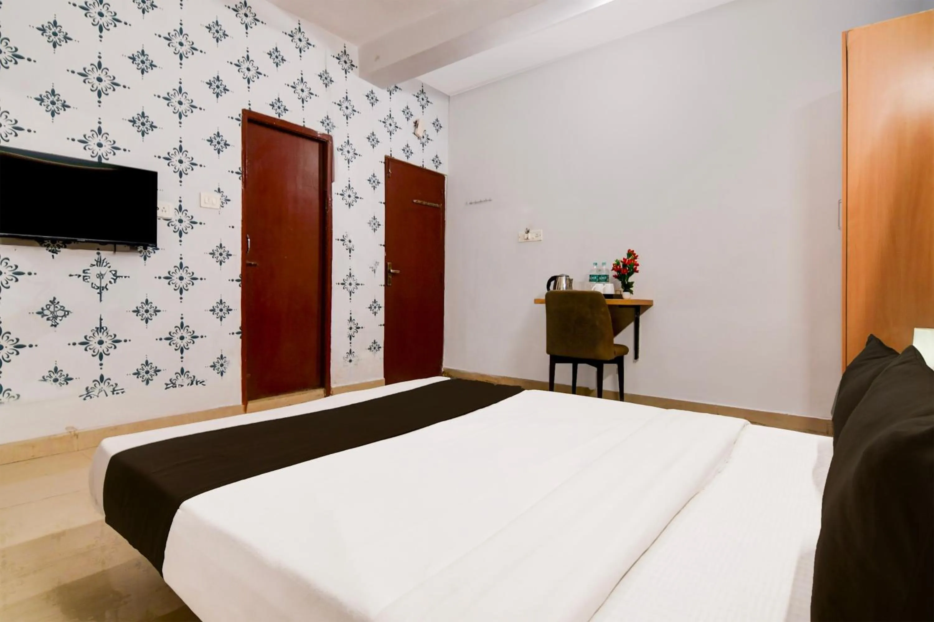 Bedroom, Bed in Super Hotel O Picnic Garden formerly Amaris Stay