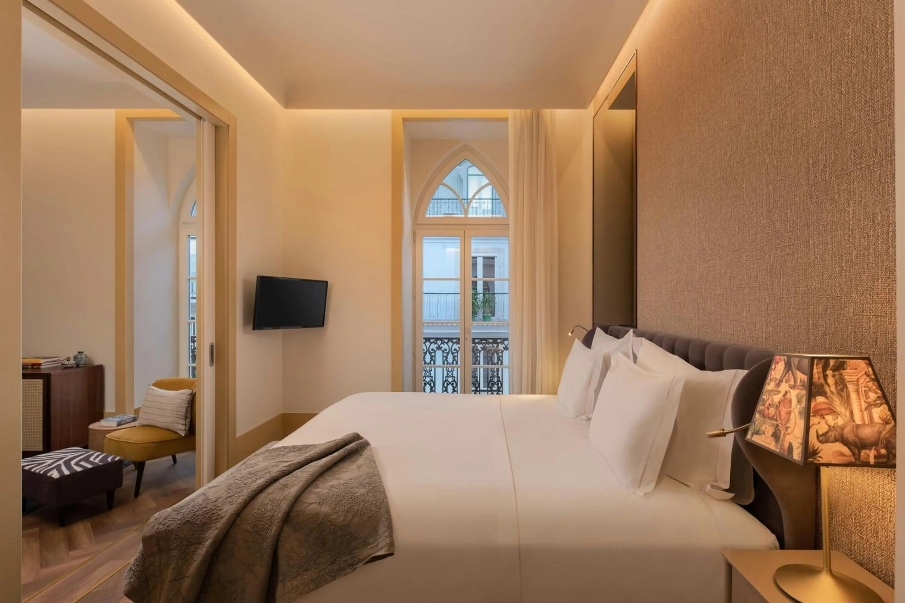 Photo of the whole room, Bed in The Ivens, Autograph Collection