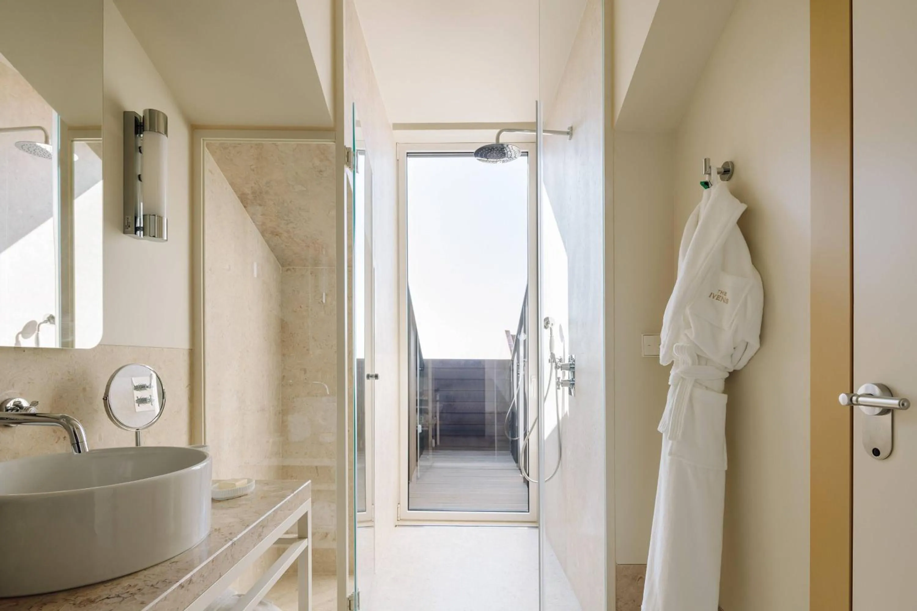 Bathroom in The Ivens, Autograph Collection