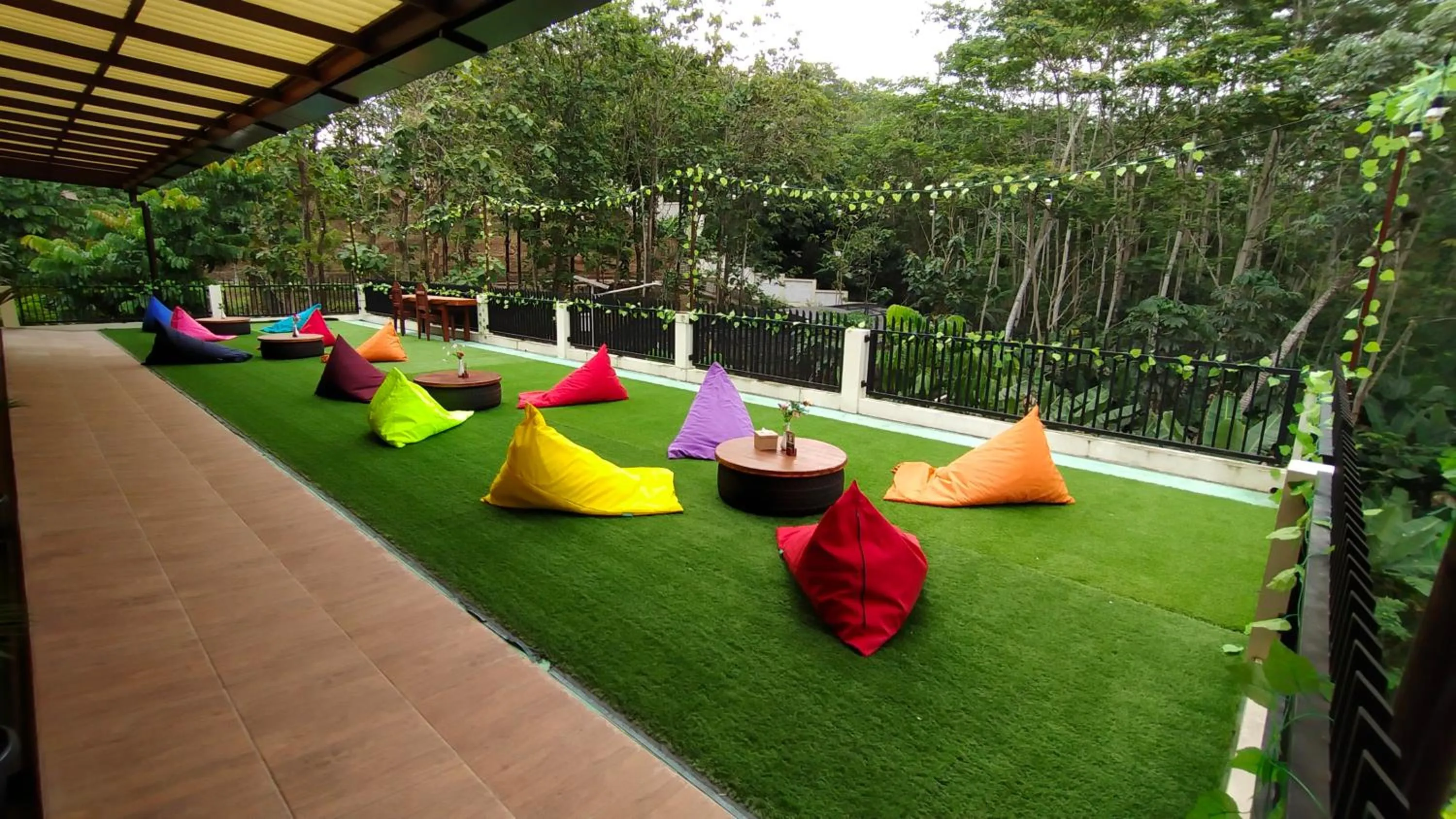 Restaurant/places to eat in Kasuari Exotic Resort Magelang