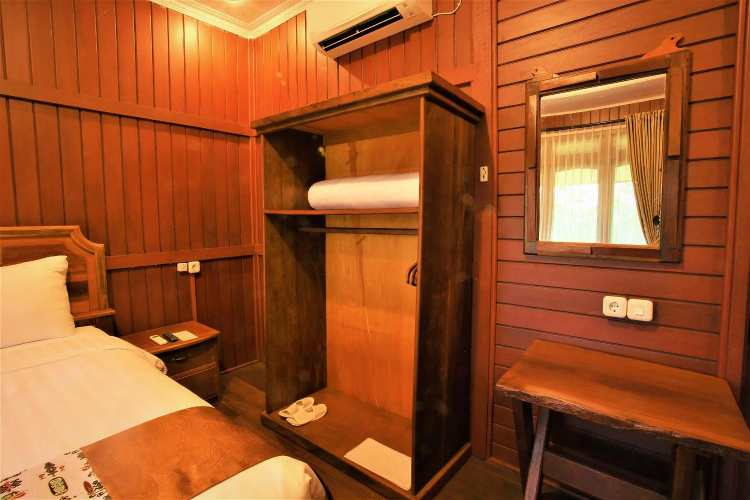 wardrobe, Bed in Kasuari Exotic Resort Magelang