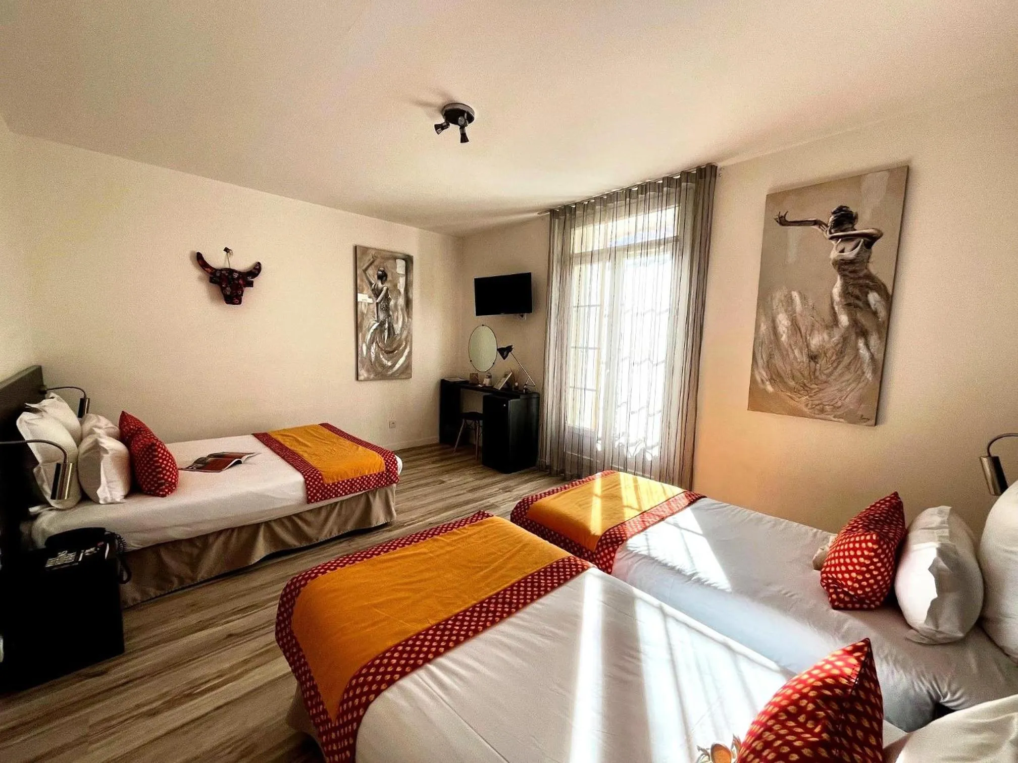 Photo of the whole room, Bed in Hotel Saint Louis - Au Coeur des Remparts