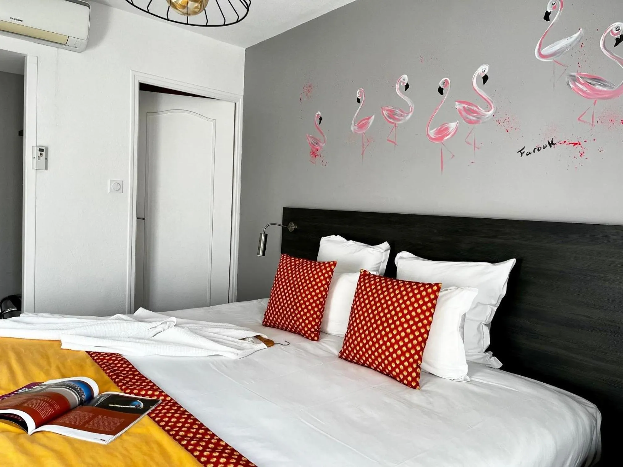 Photo of the whole room, Bed in Hotel Saint Louis - Au Coeur des Remparts