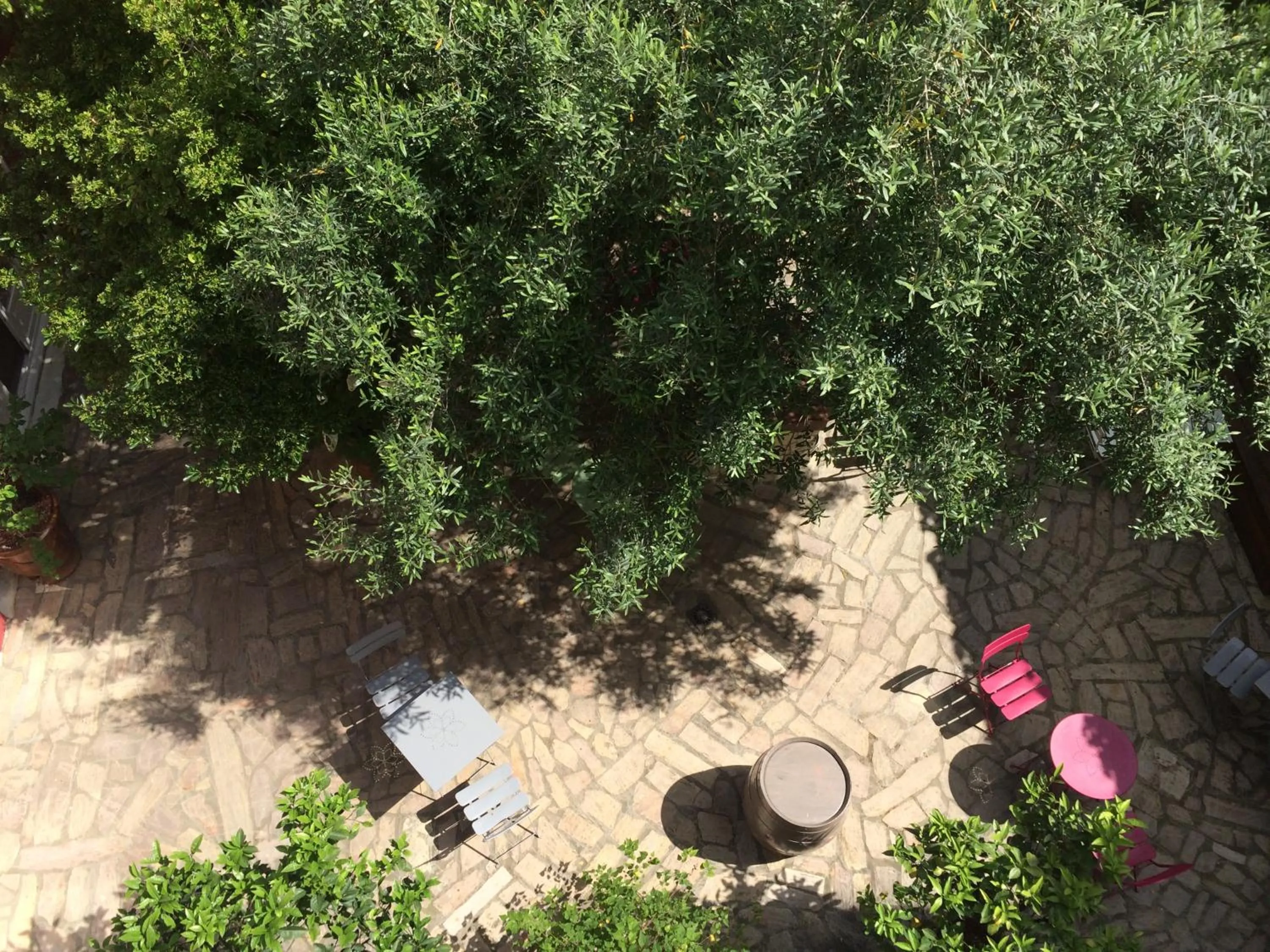 Patio in Hotel Saint Louis - Au Coeur des Remparts
