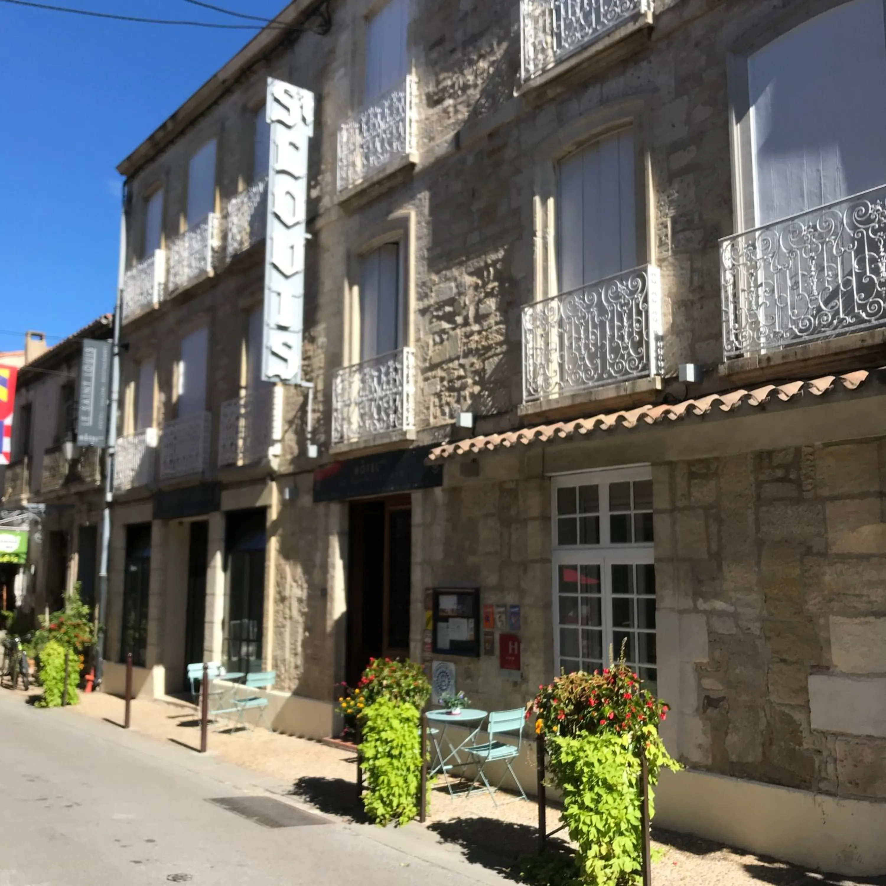 Facade/entrance in Hotel Saint Louis - Au Coeur des Remparts