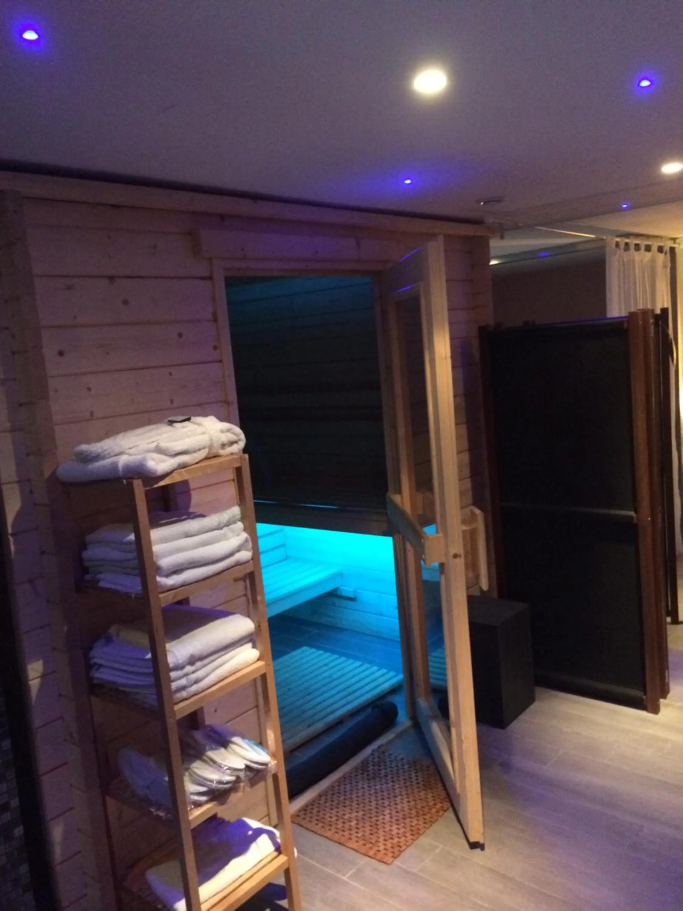 Massage, Bed in Hotel Saint Louis - Au Coeur des Remparts