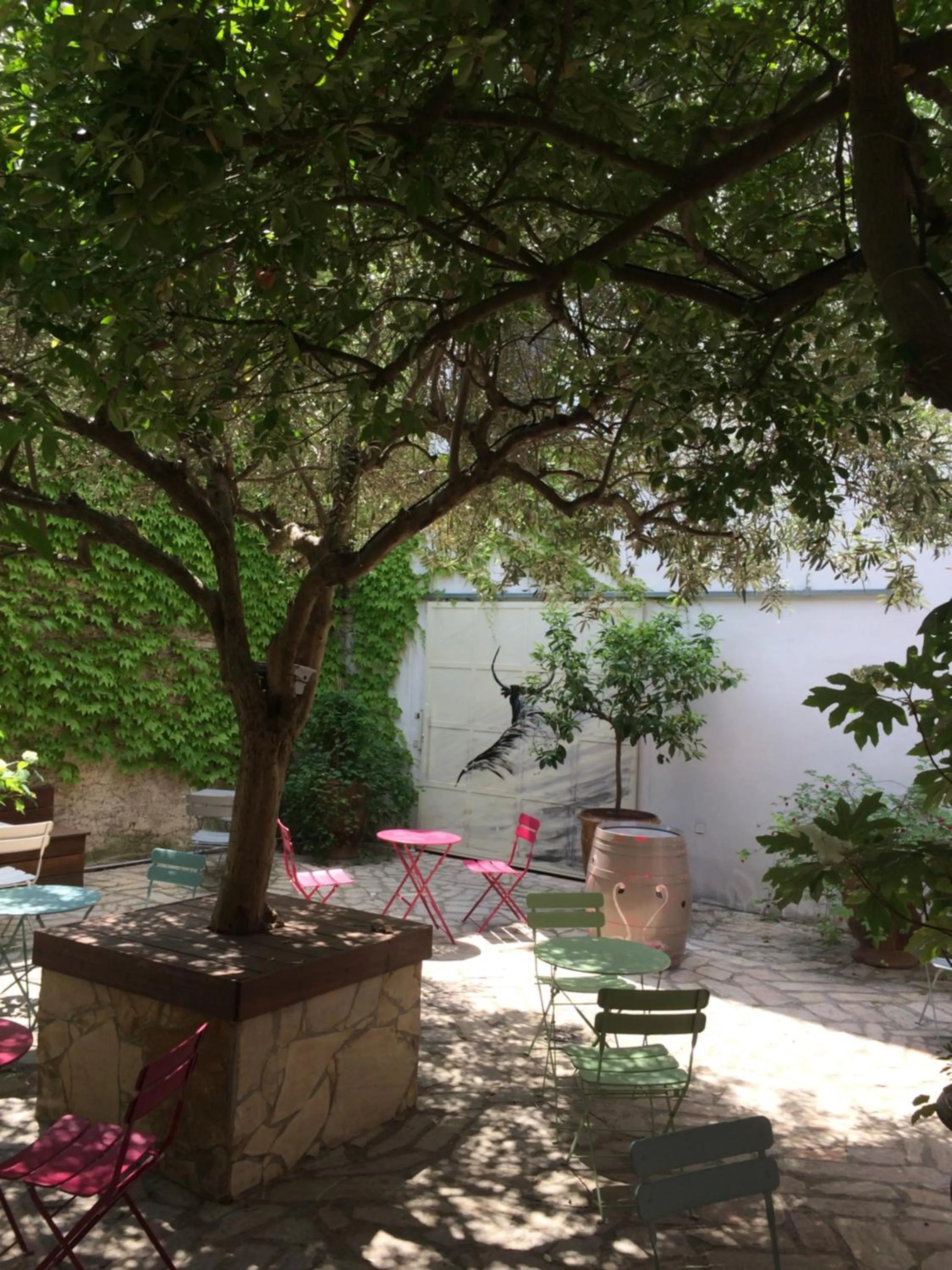 Patio in Hotel Saint Louis - Au Coeur des Remparts