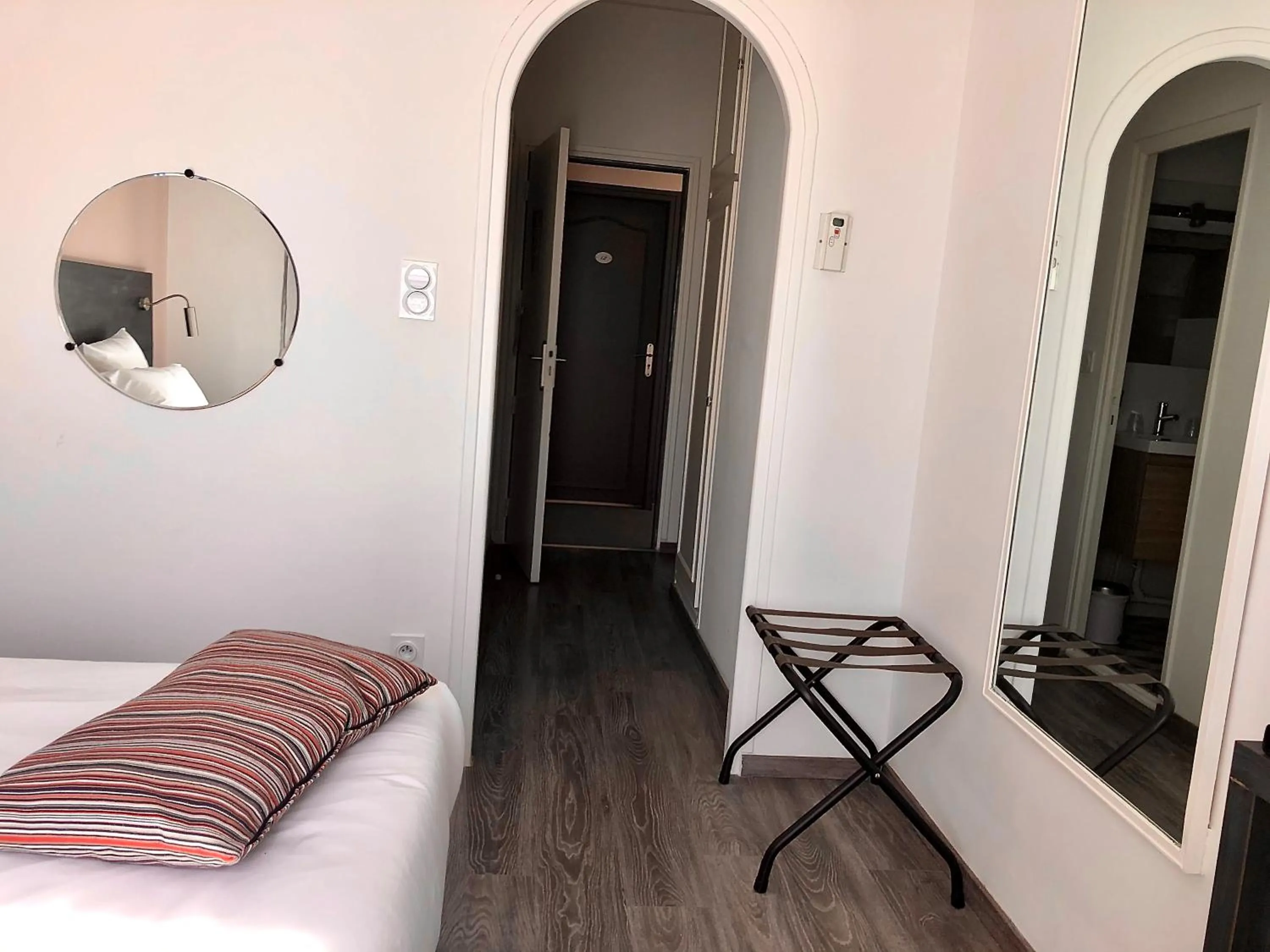 Photo of the whole room, Bed in Hotel Saint Louis - Au Coeur des Remparts